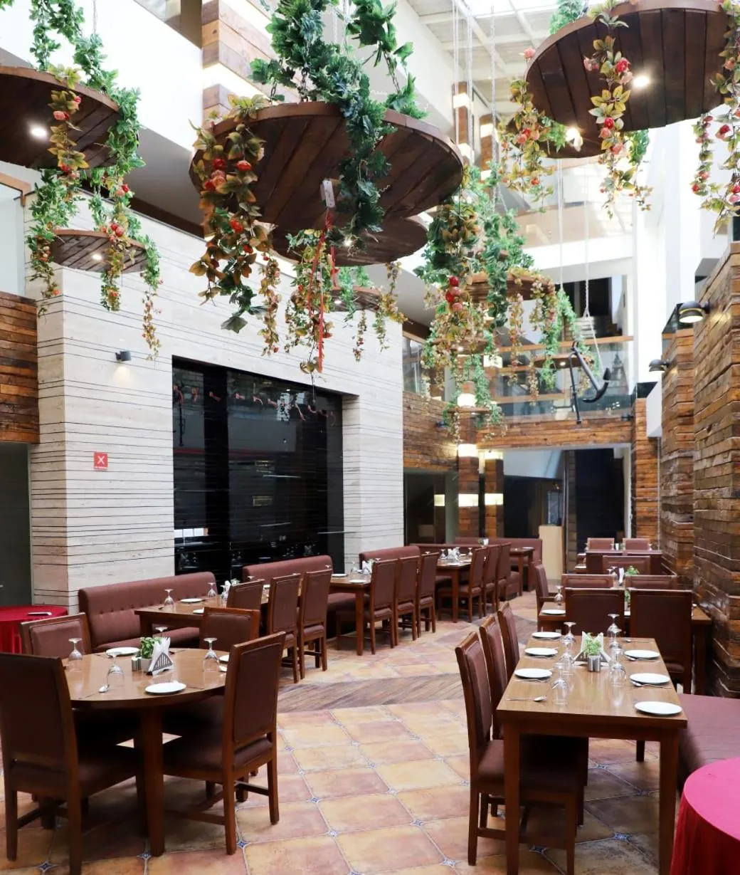 Restaurant/places to eat in Wood Creek Resort & Spa Kasauli