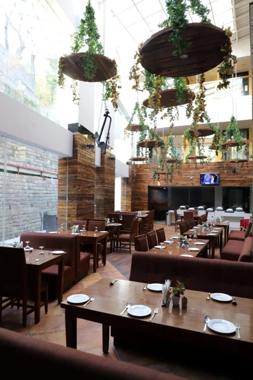 Restaurant/places to eat in Wood Creek Resort & Spa Kasauli