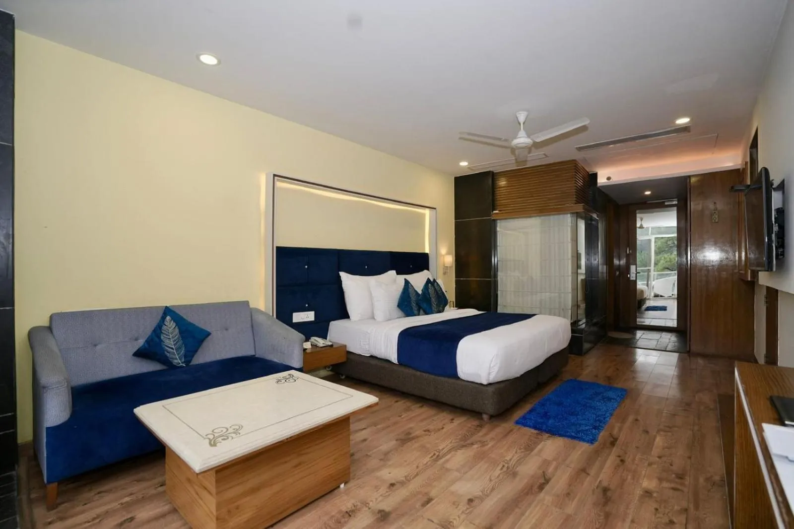 Bed in Wood Creek Resort & Spa Kasauli