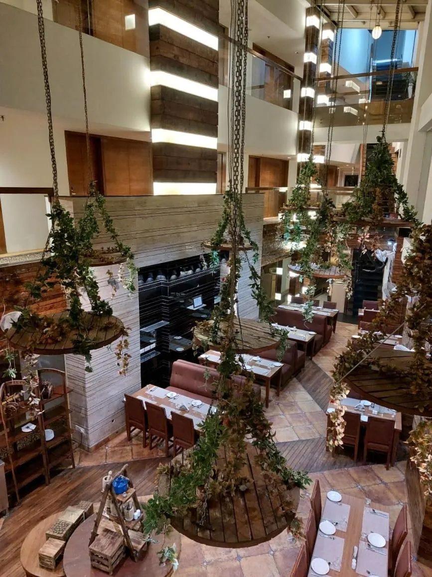 Restaurant/places to eat in Wood Creek Resort & Spa Kasauli