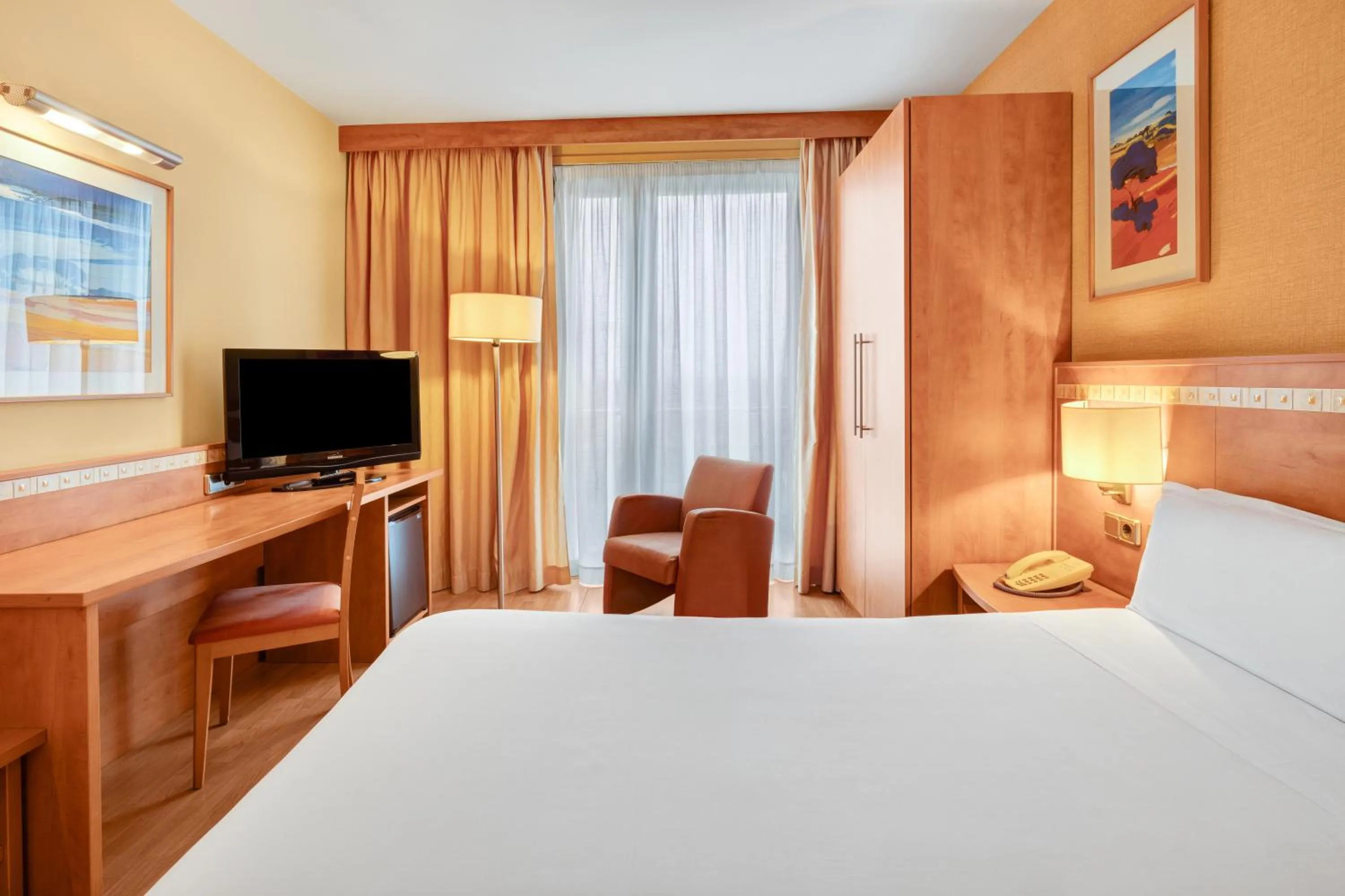 Bedroom, Bed in B&B HOTEL Tarragona Valls