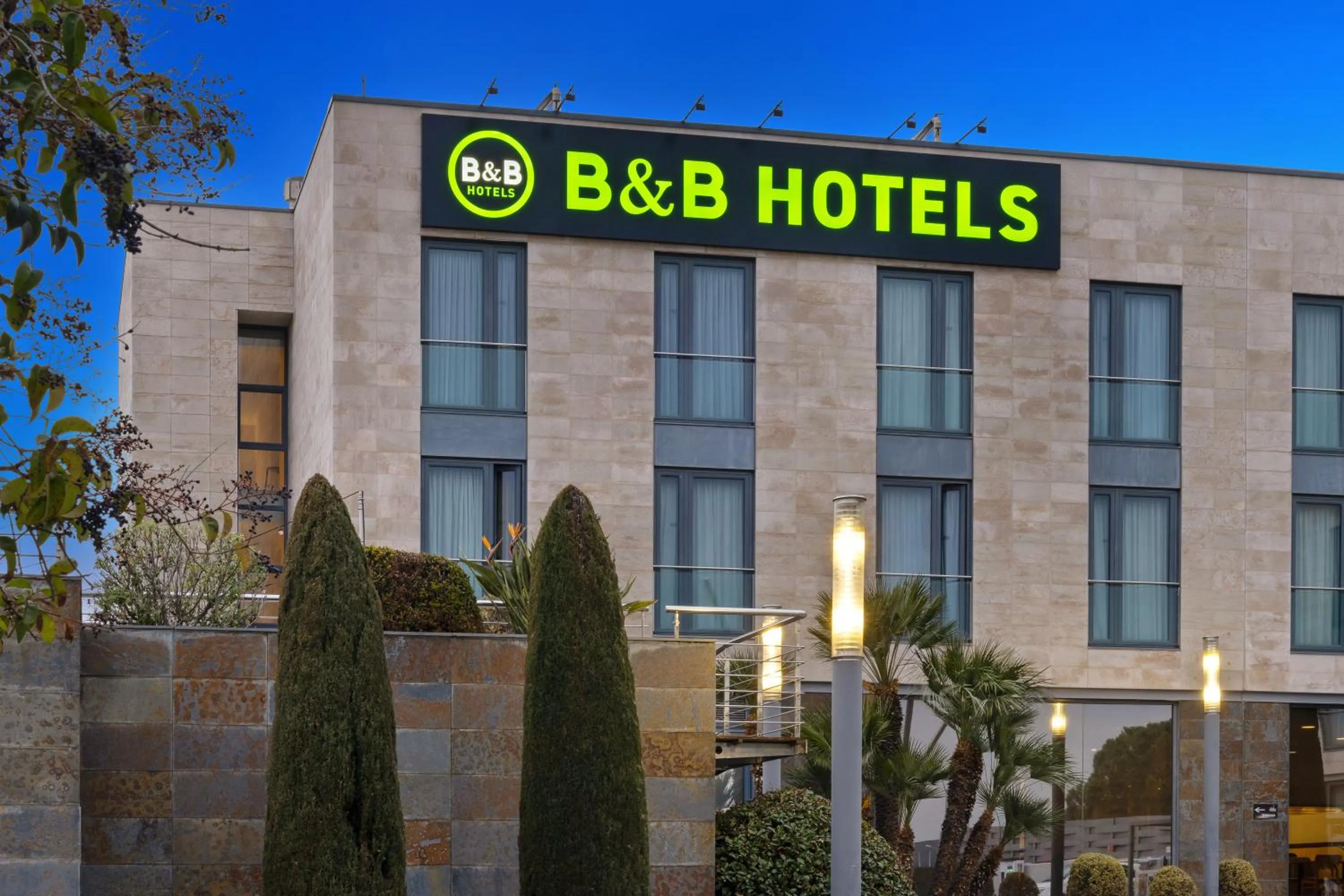 Property logo or sign in B&B HOTEL Tarragona Valls