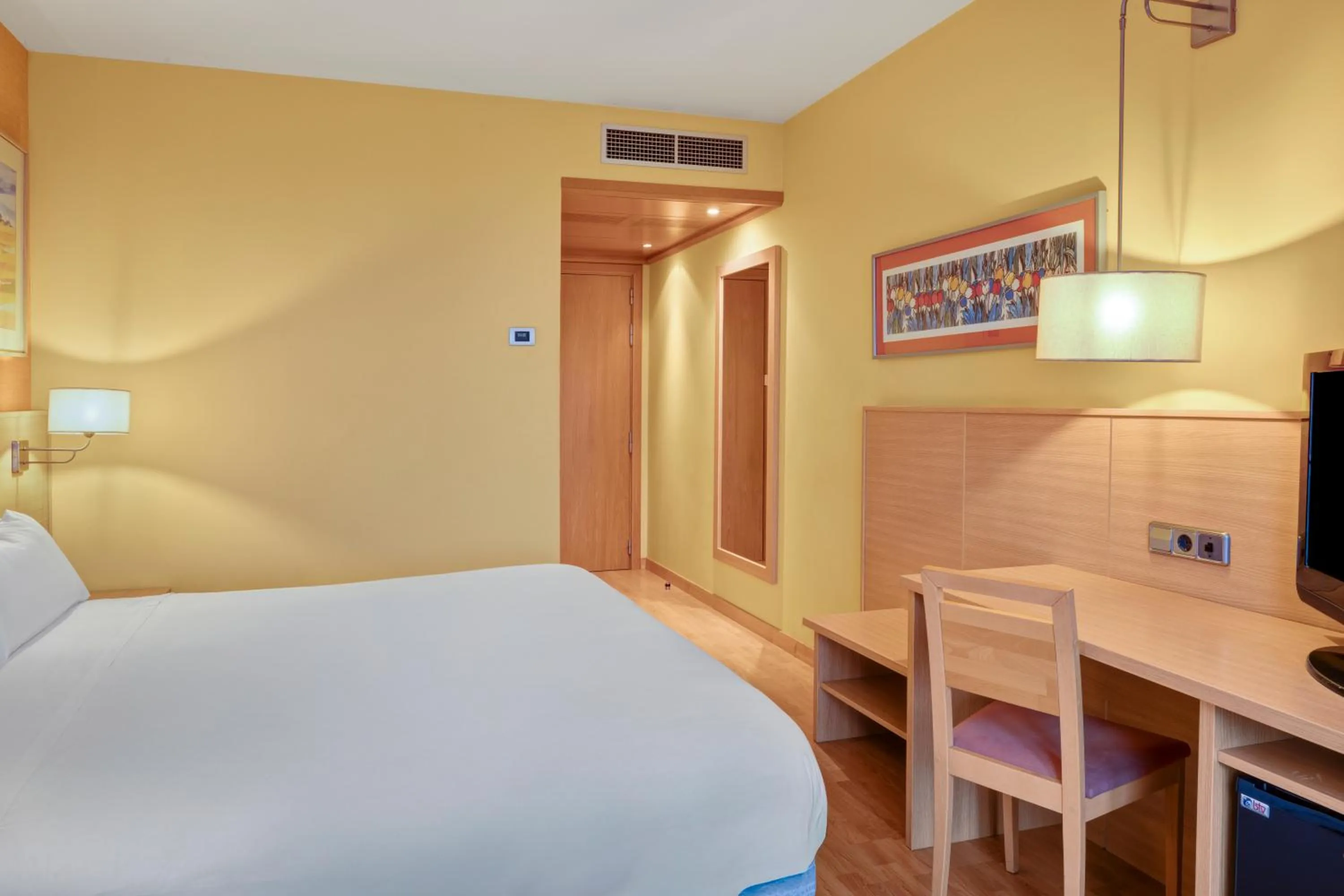 Bed in B&B HOTEL Tarragona Valls