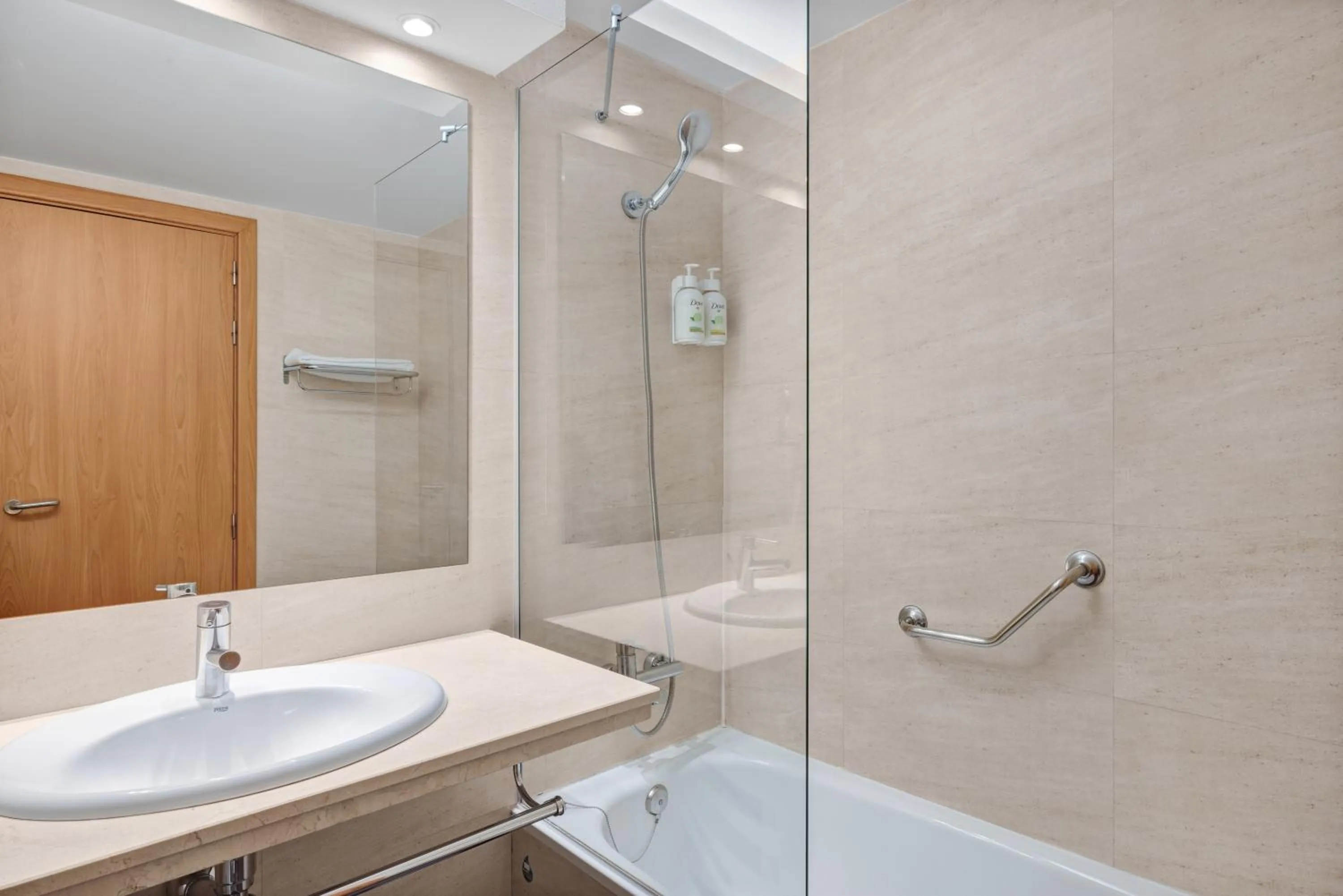 Bathroom in B&B HOTEL Tarragona Valls