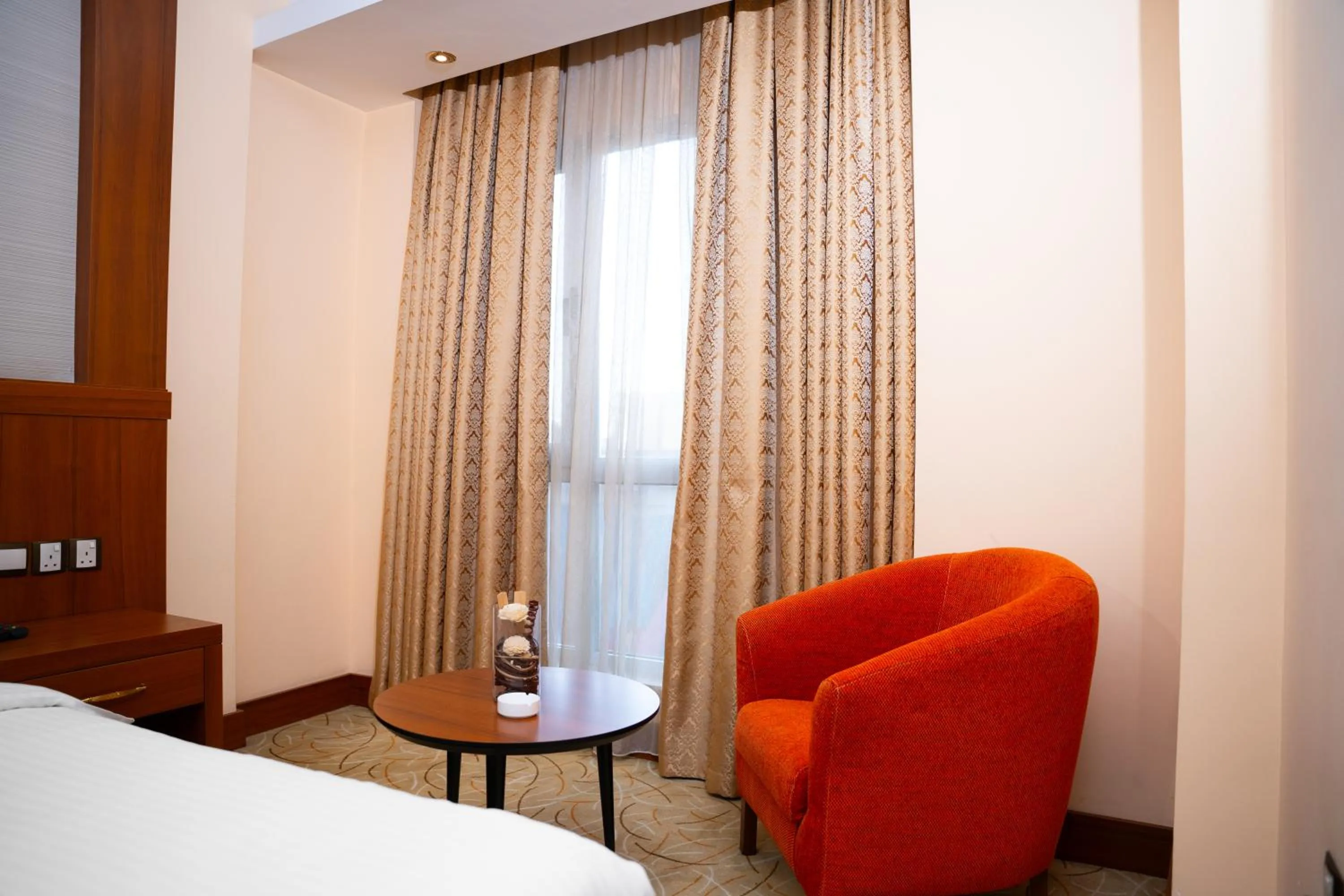 Seating area, Bed in Shaheen Hotel Baghdad