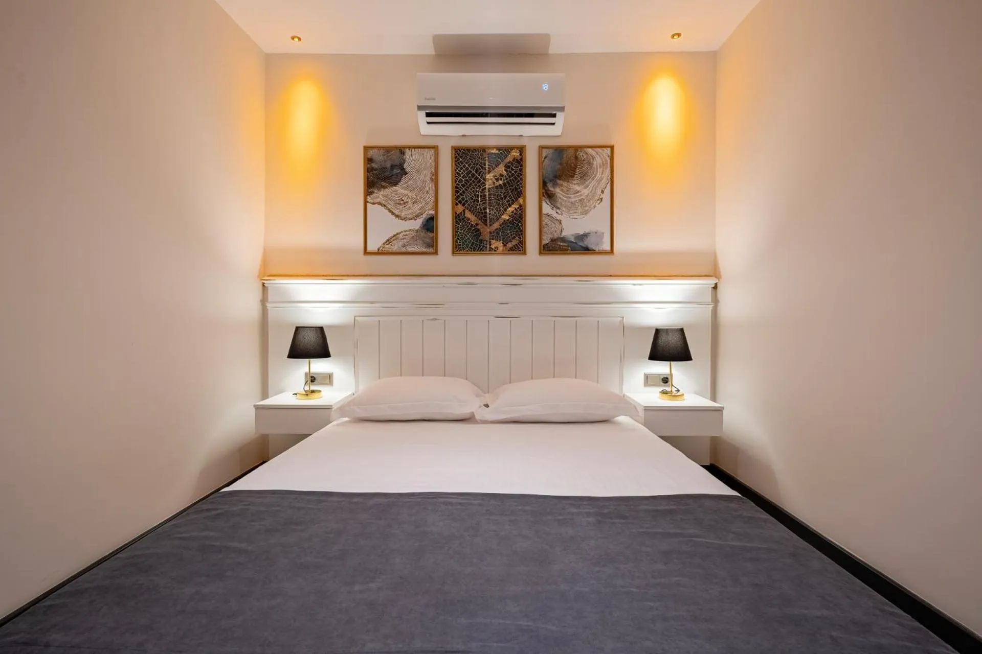 Bed in ELUXİO SUİTE HOTEL