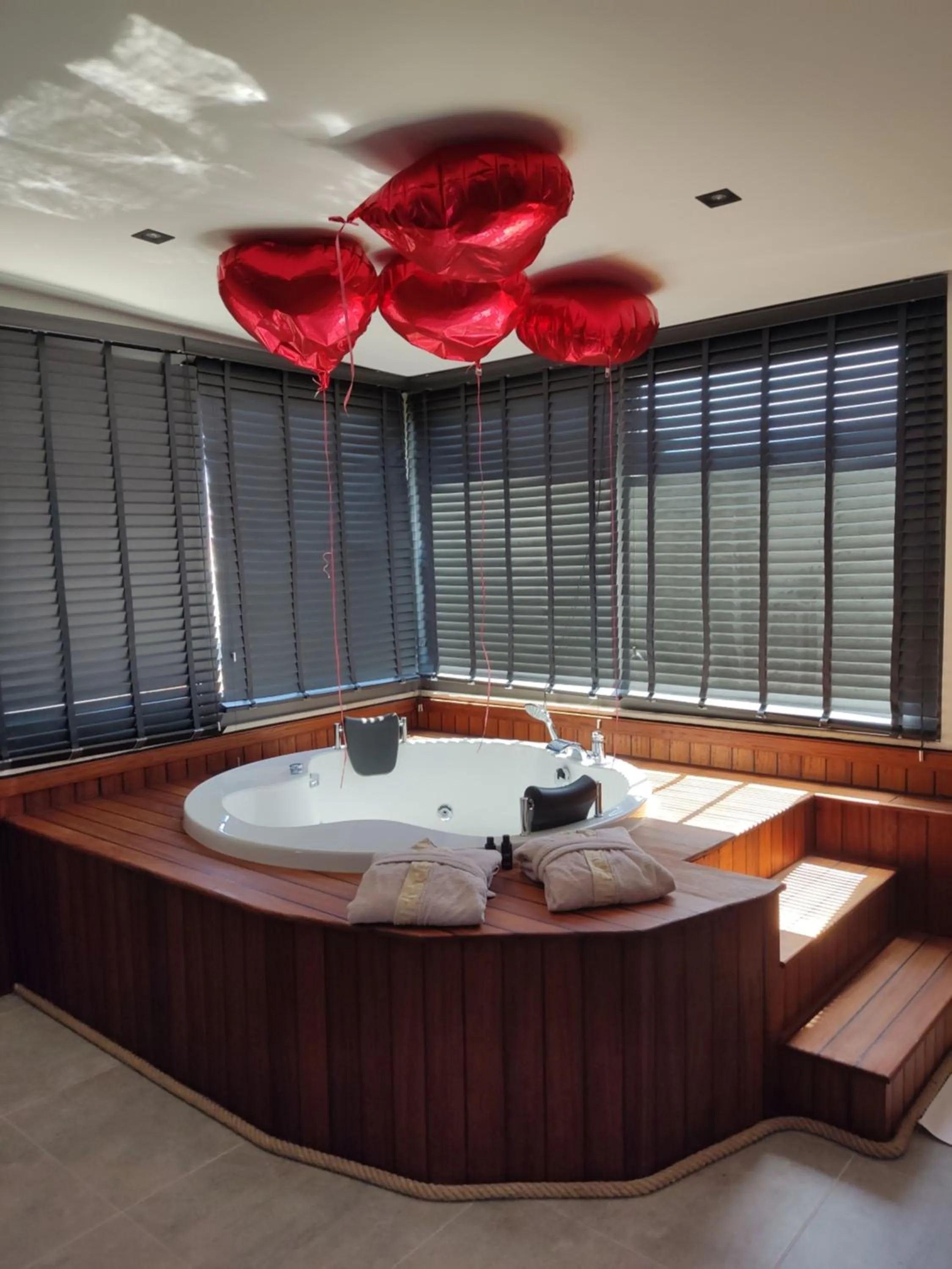 Hot Tub in ELUXİO SUİTE HOTEL
