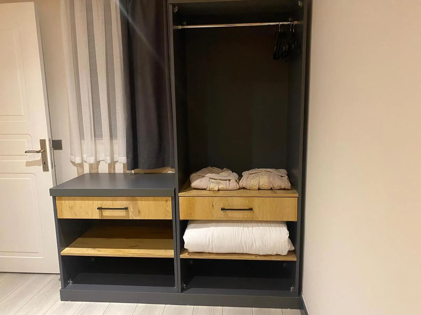 wardrobe in ELUXİO SUİTE HOTEL