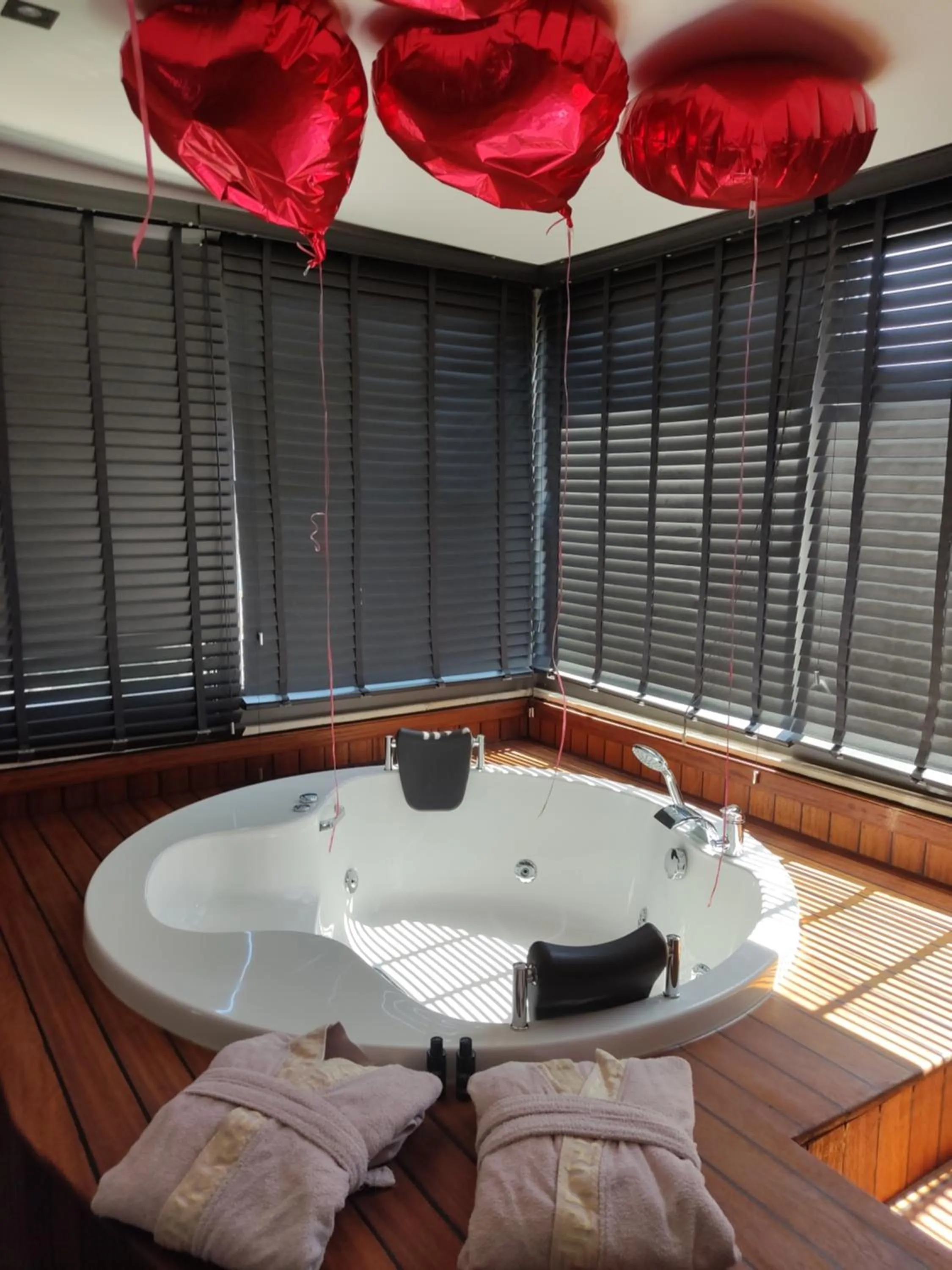 Hot Tub in ELUXİO SUİTE HOTEL