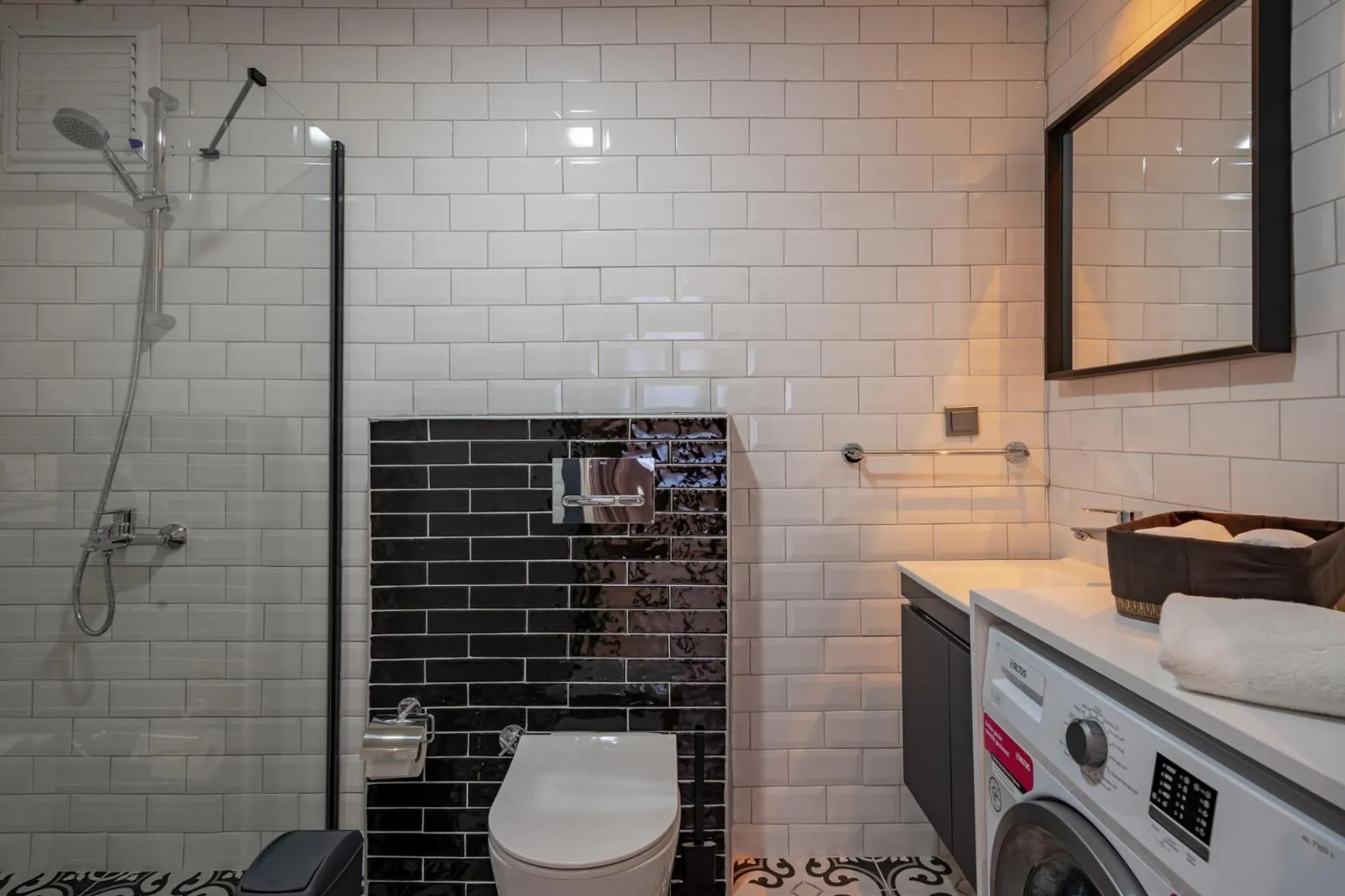 Shower in ELUXİO SUİTE HOTEL