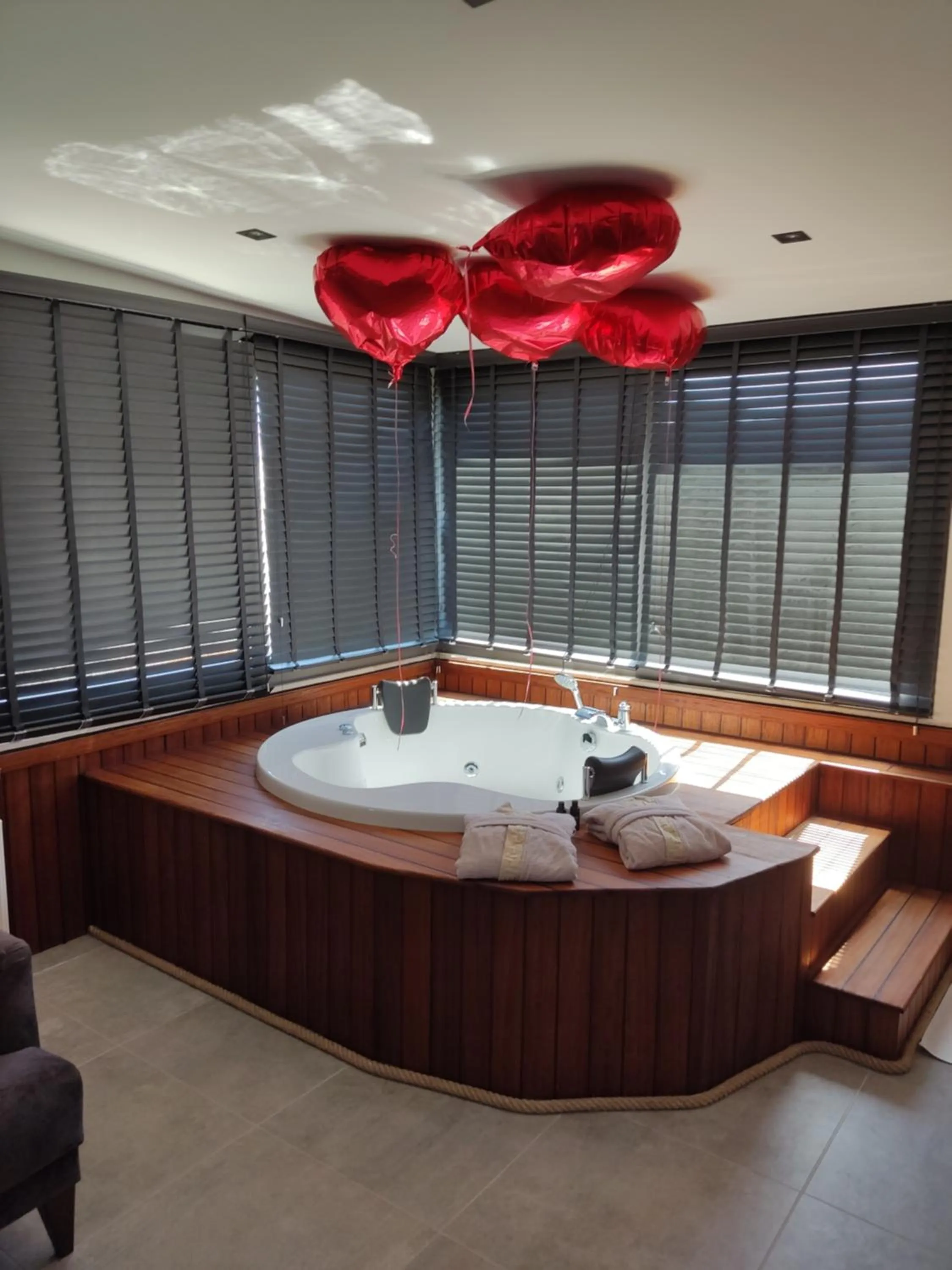 Hot Tub in ELUXİO SUİTE HOTEL