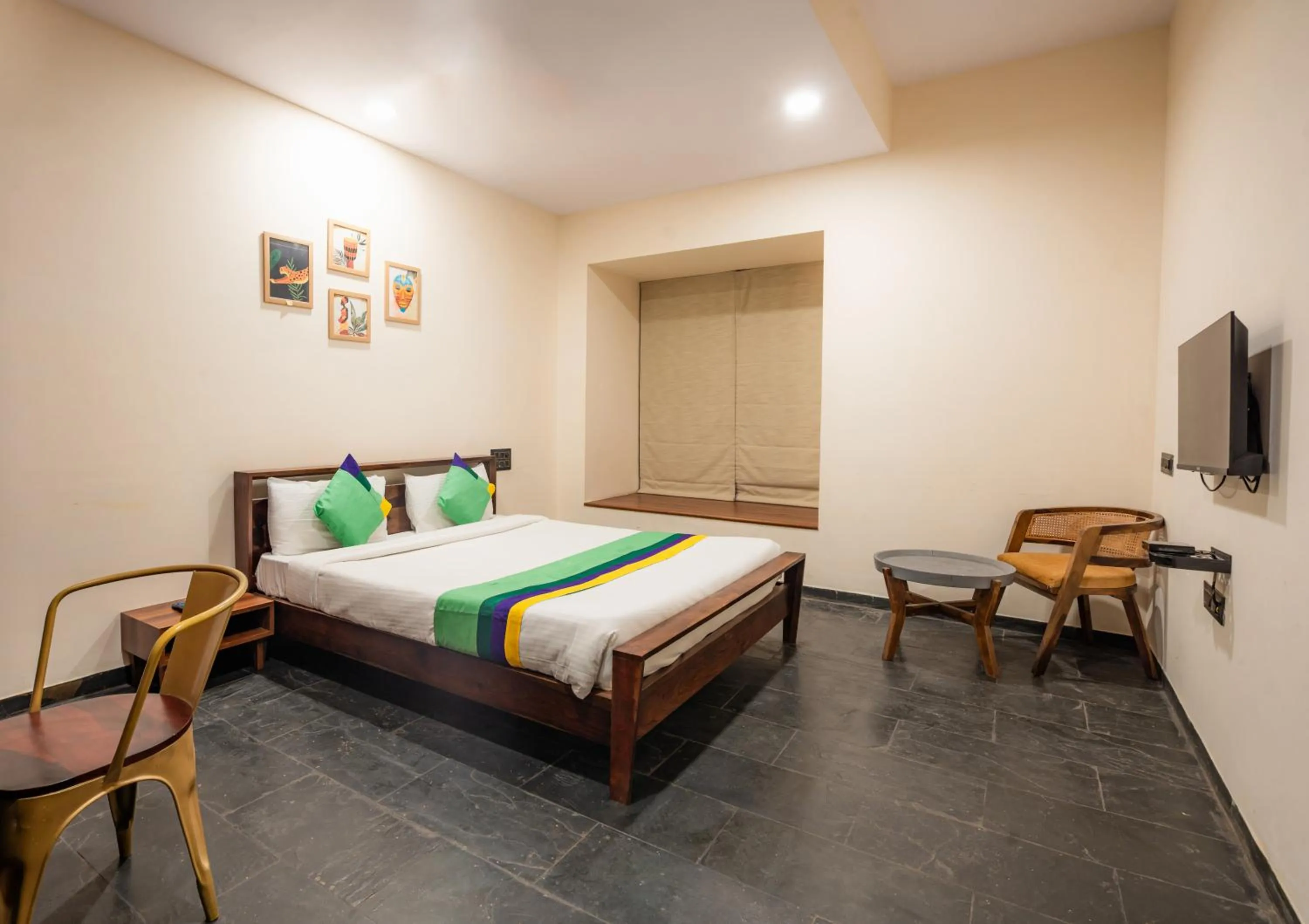 Bedroom, Bed in Treebo Premium The Memoir, Ramdaspeth