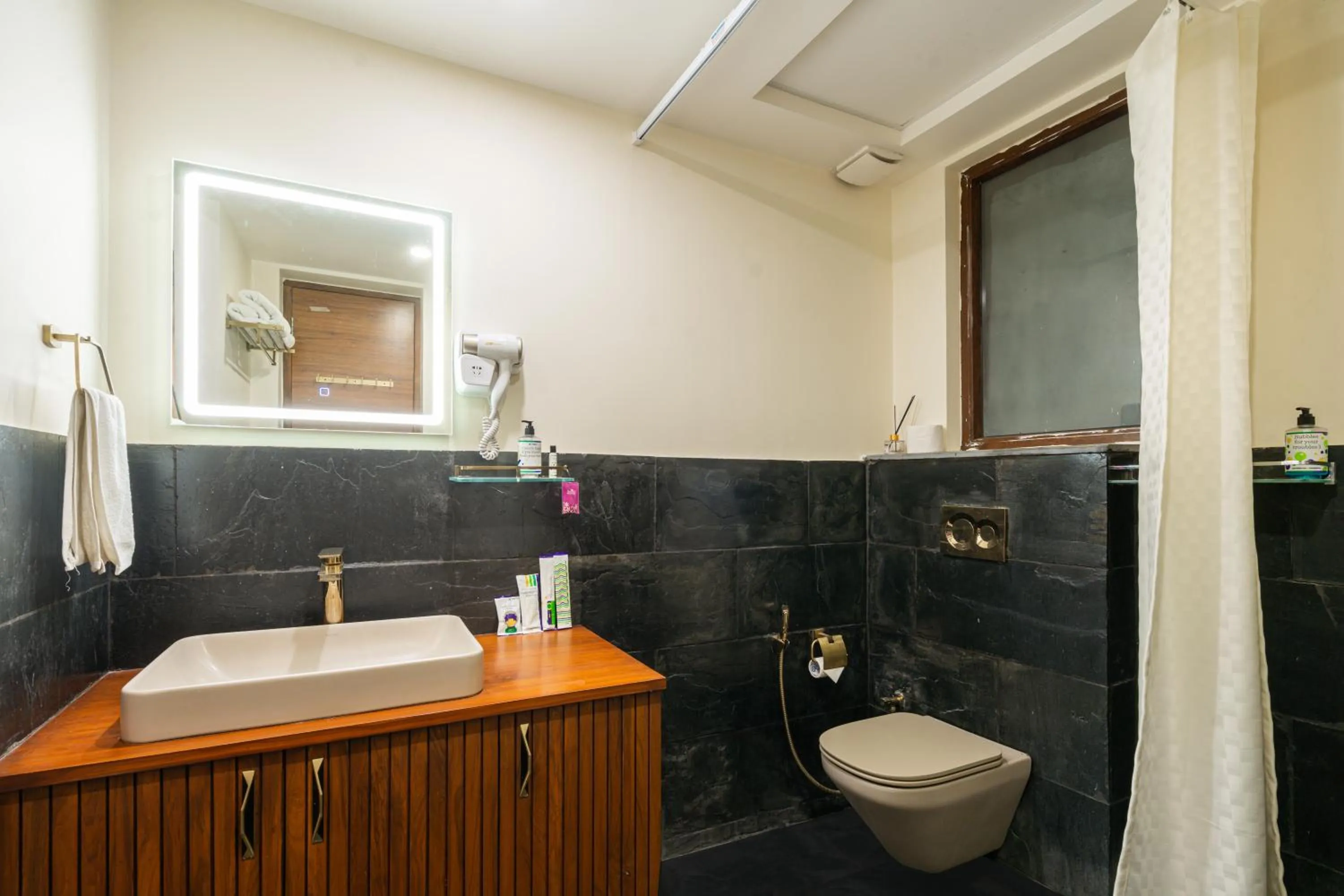 Bedroom in Treebo Premium The Memoir, Ramdaspeth