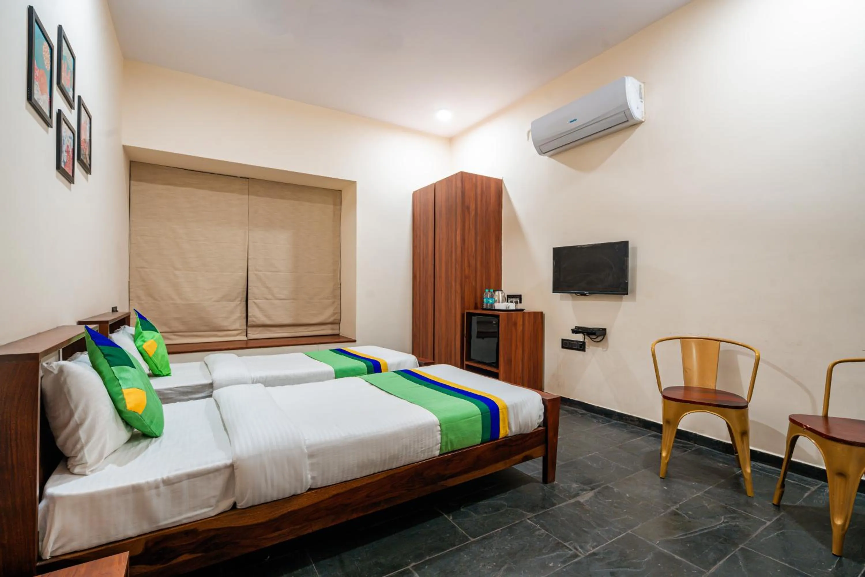 Bedroom, Bed in Treebo Premium The Memoir, Ramdaspeth