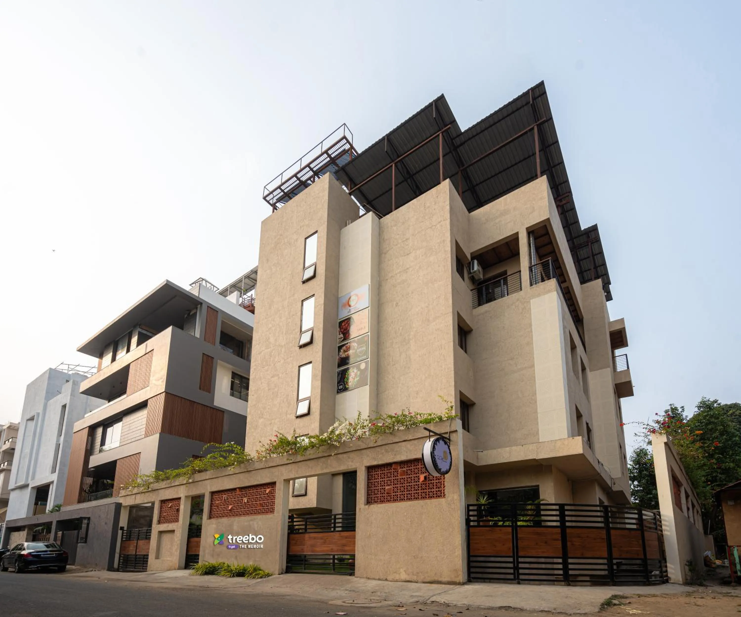 Facade/entrance in Treebo Premium The Memoir, Ramdaspeth