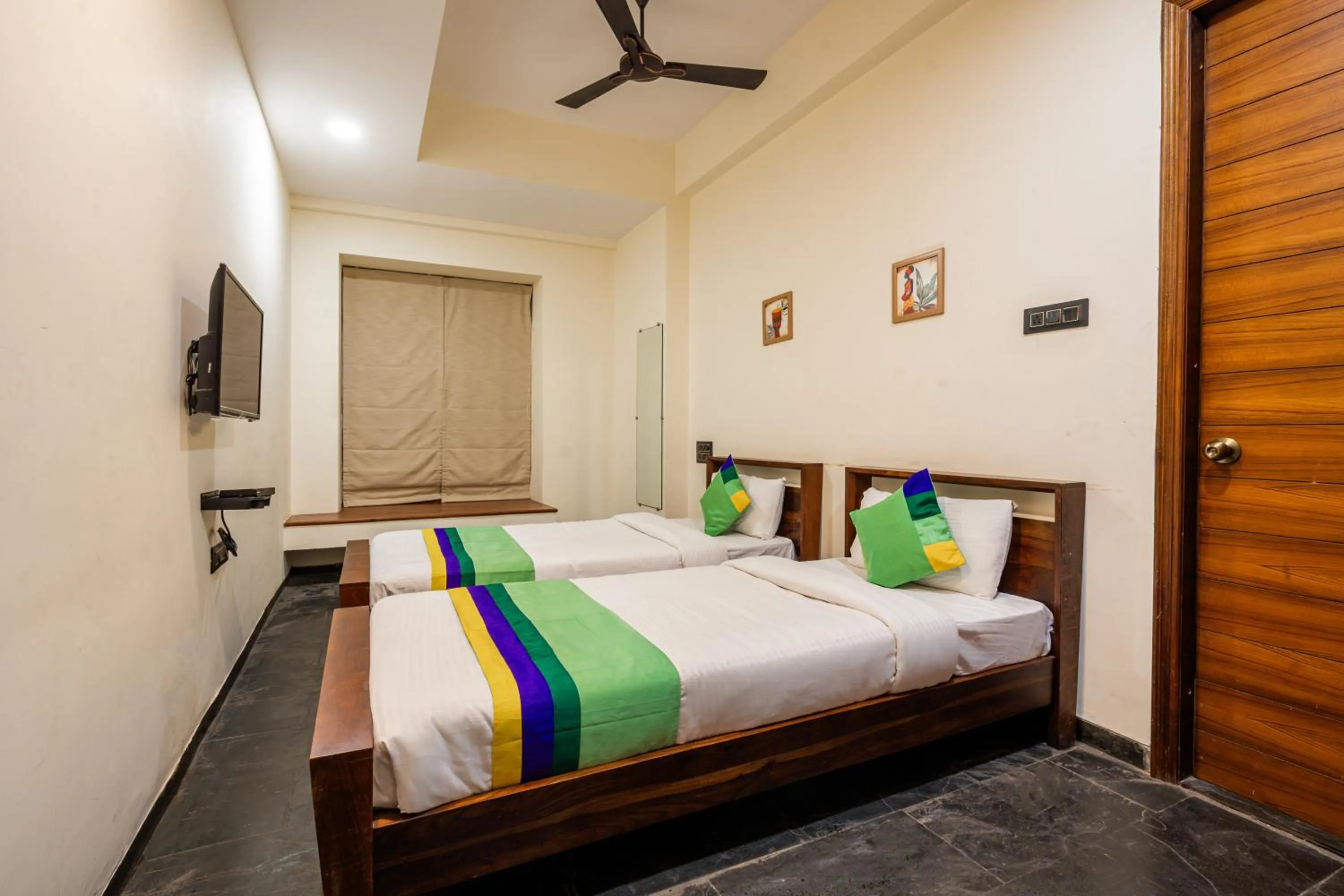 Bedroom, Bed in Treebo Premium The Memoir, Ramdaspeth