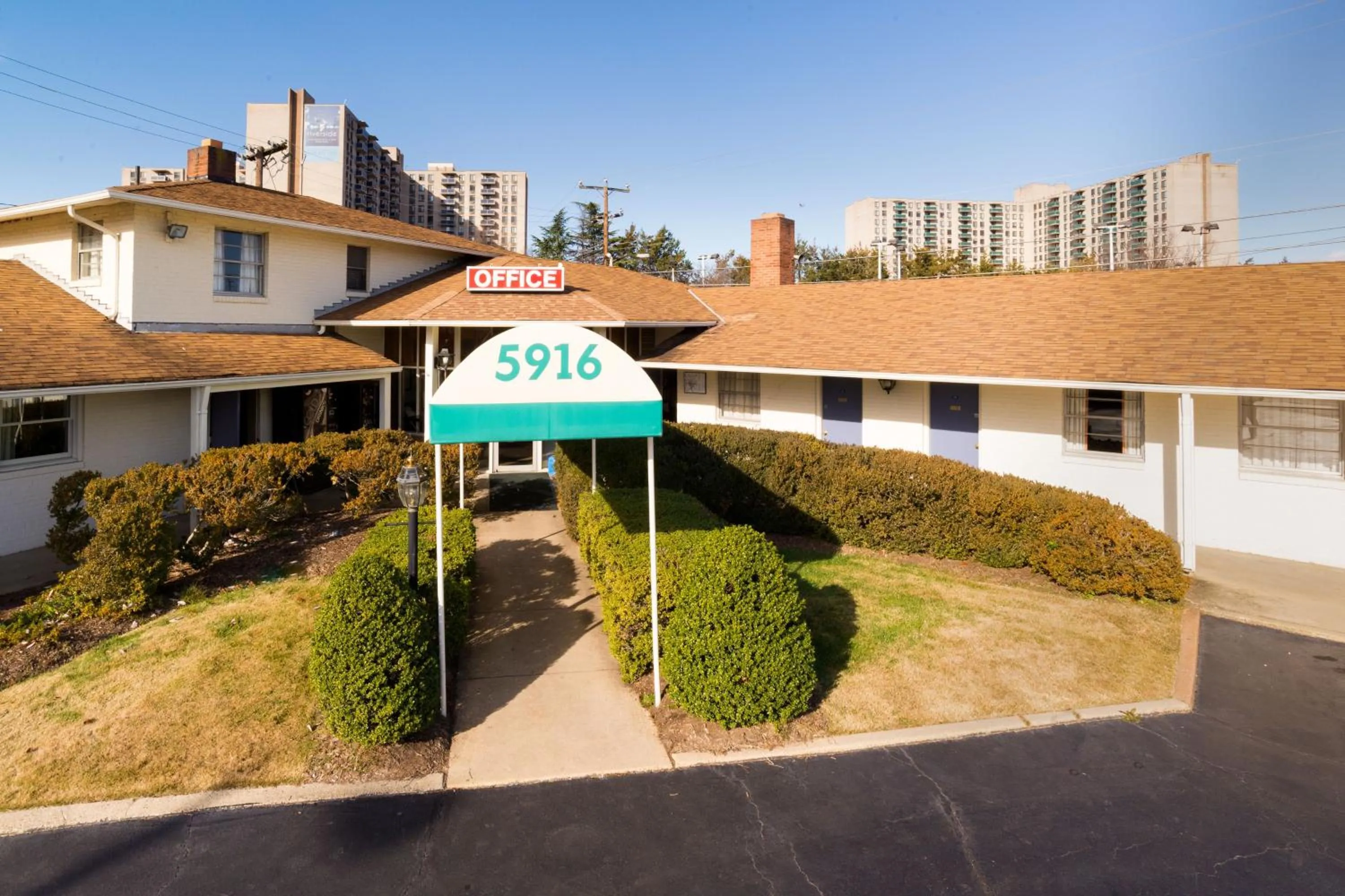 Property building in Budget Host Alexandria