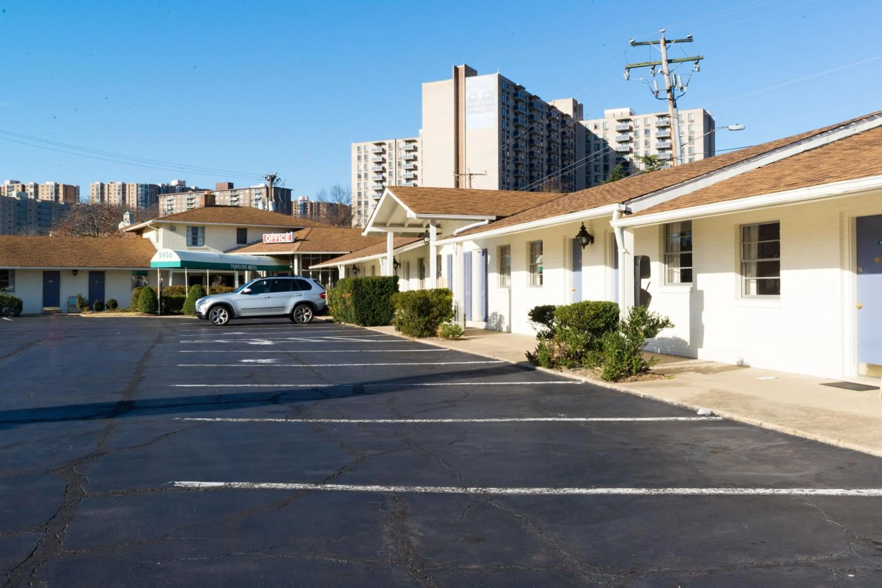 Parking in Budget Host Alexandria