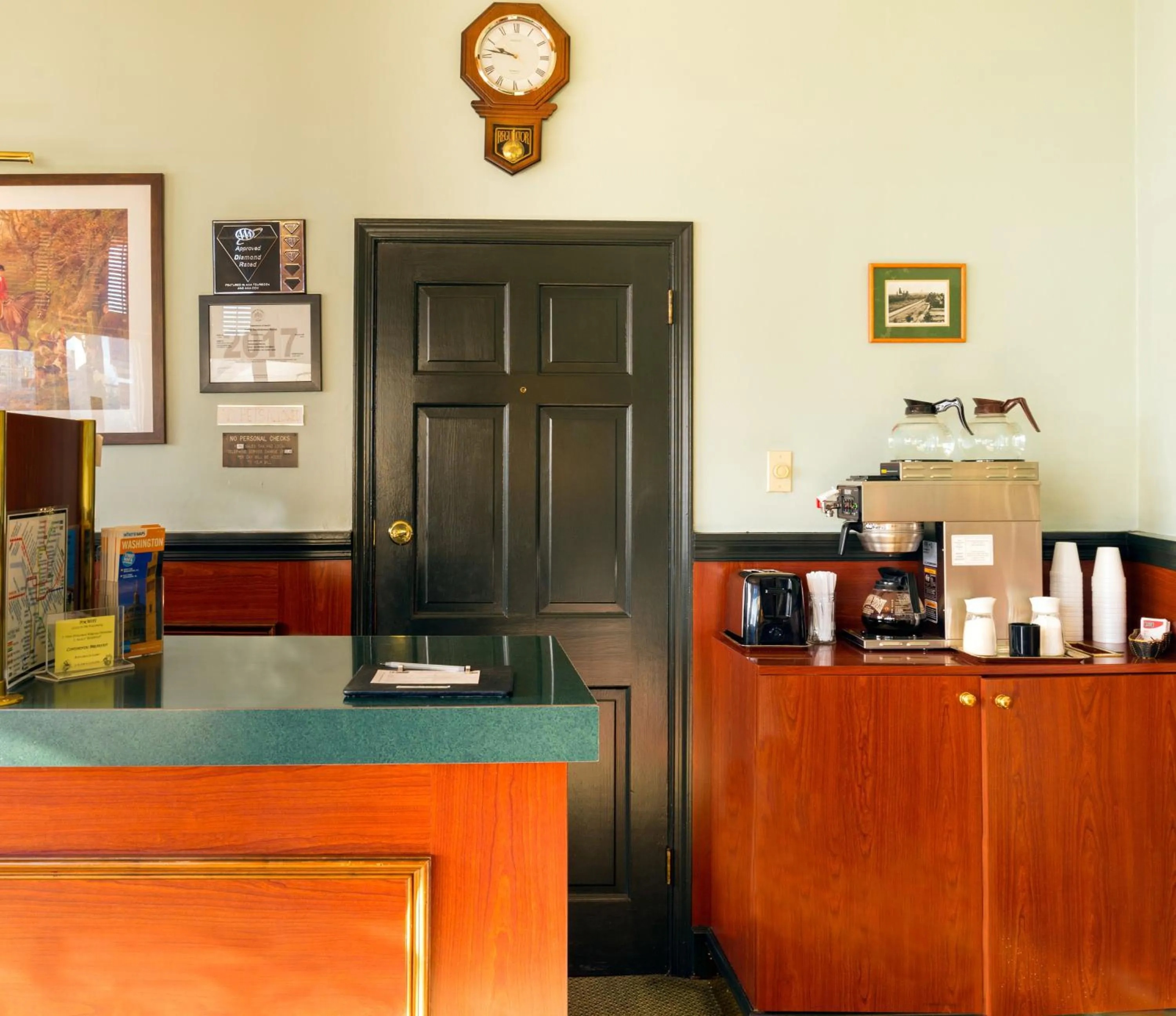 Coffee/tea facilities in Budget Host Alexandria