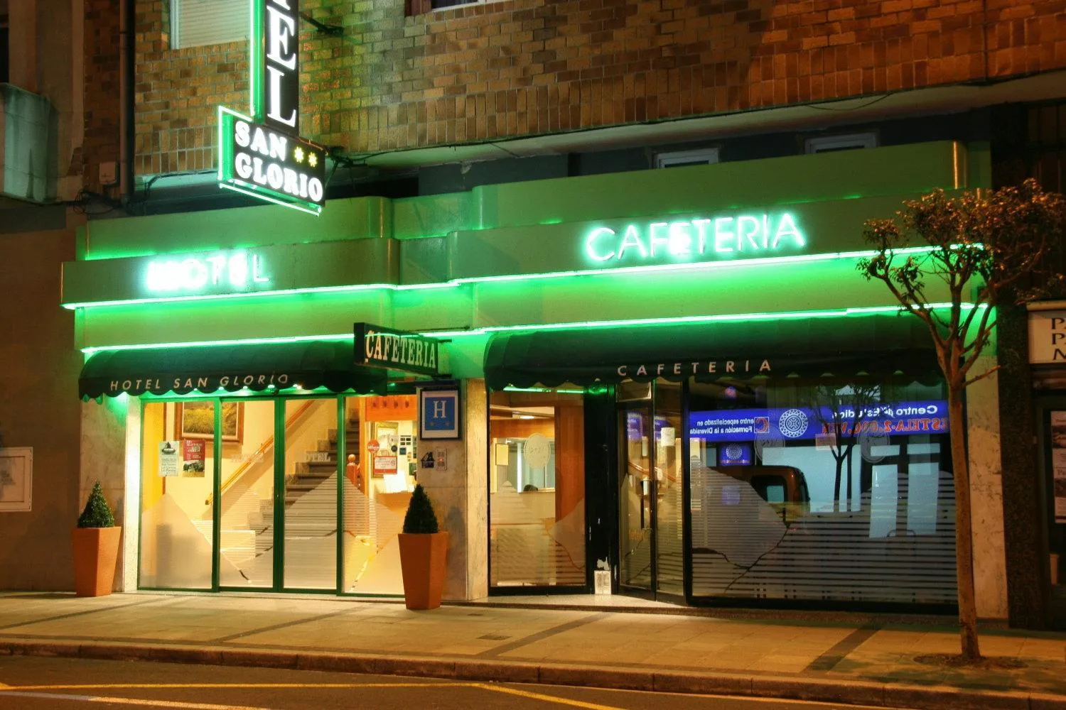 Facade/entrance in Hotel San Glorio