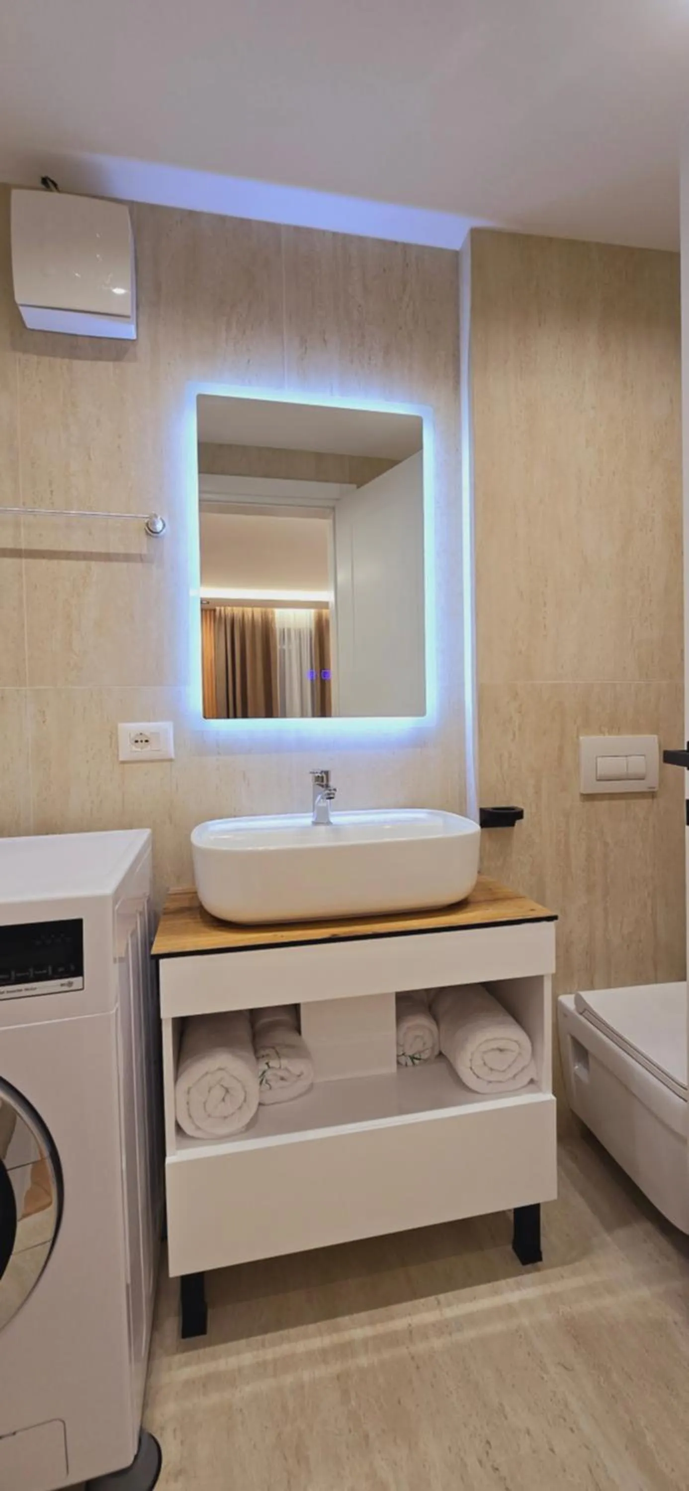 Bathroom, Bed in Arkle Apartments 2