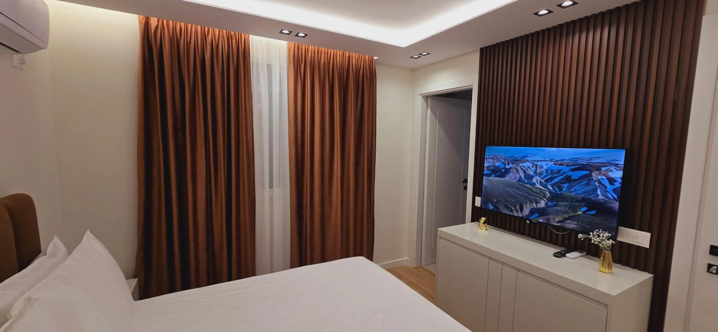 Bedroom, Bed in Arkle Apartments 2