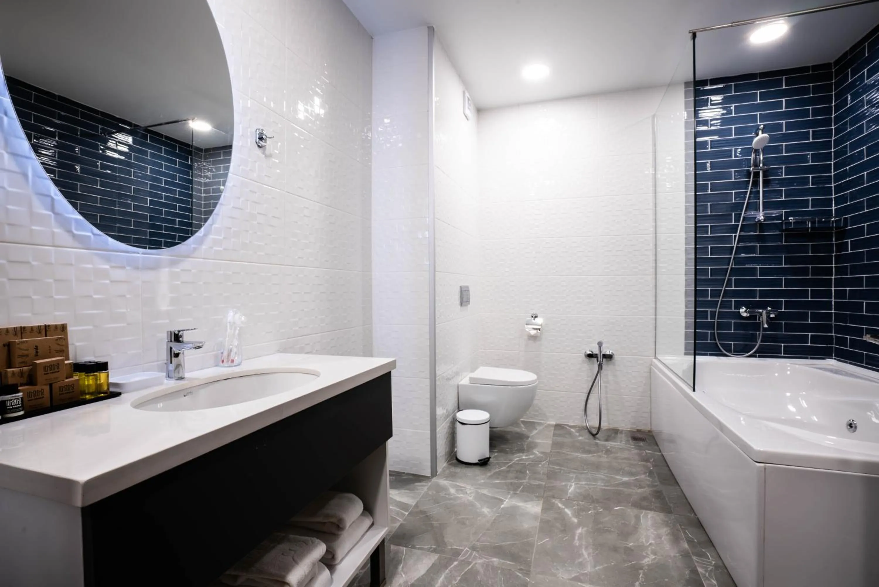 Bathroom in Gori Inn