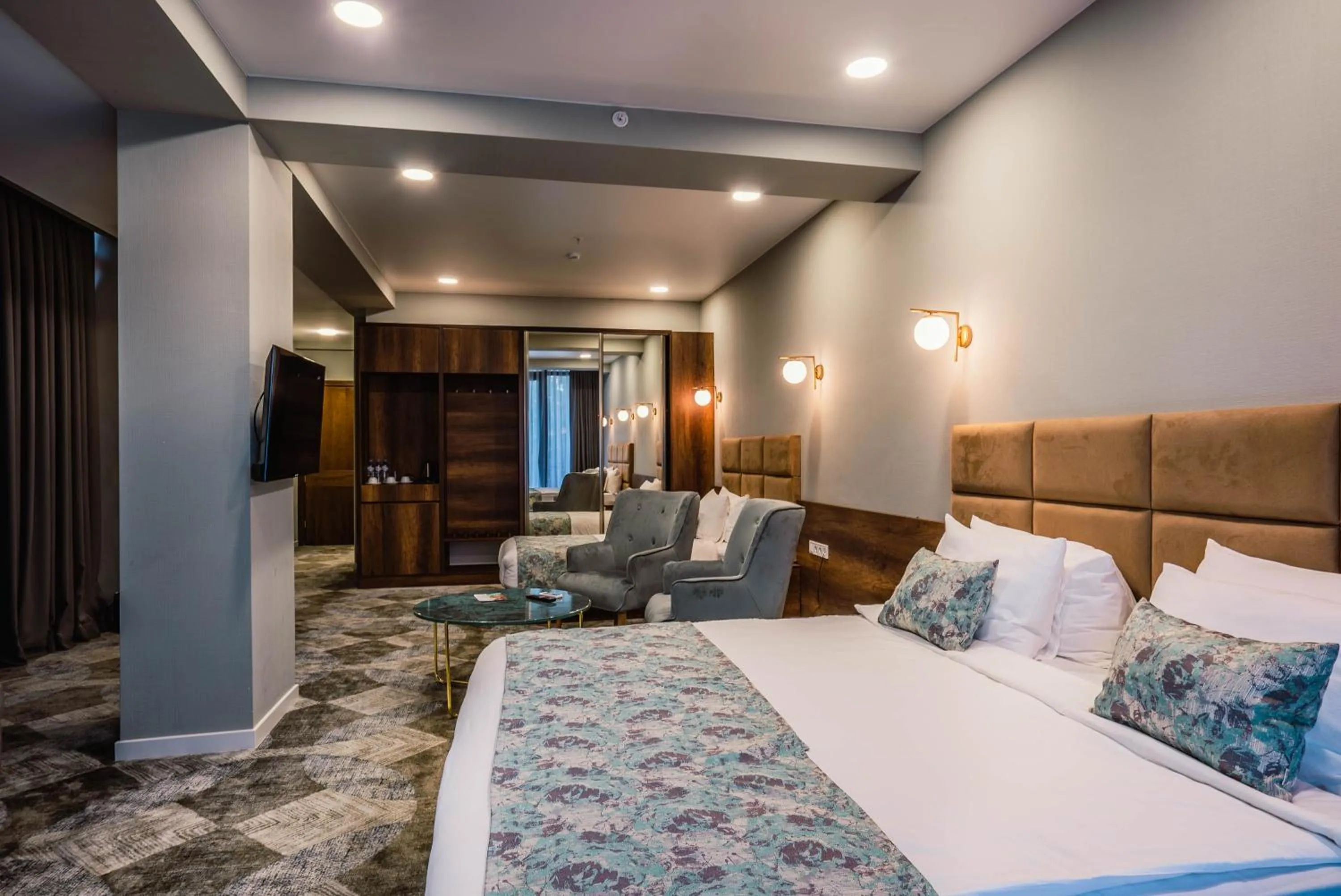 Bedroom, Bed in Gori Inn