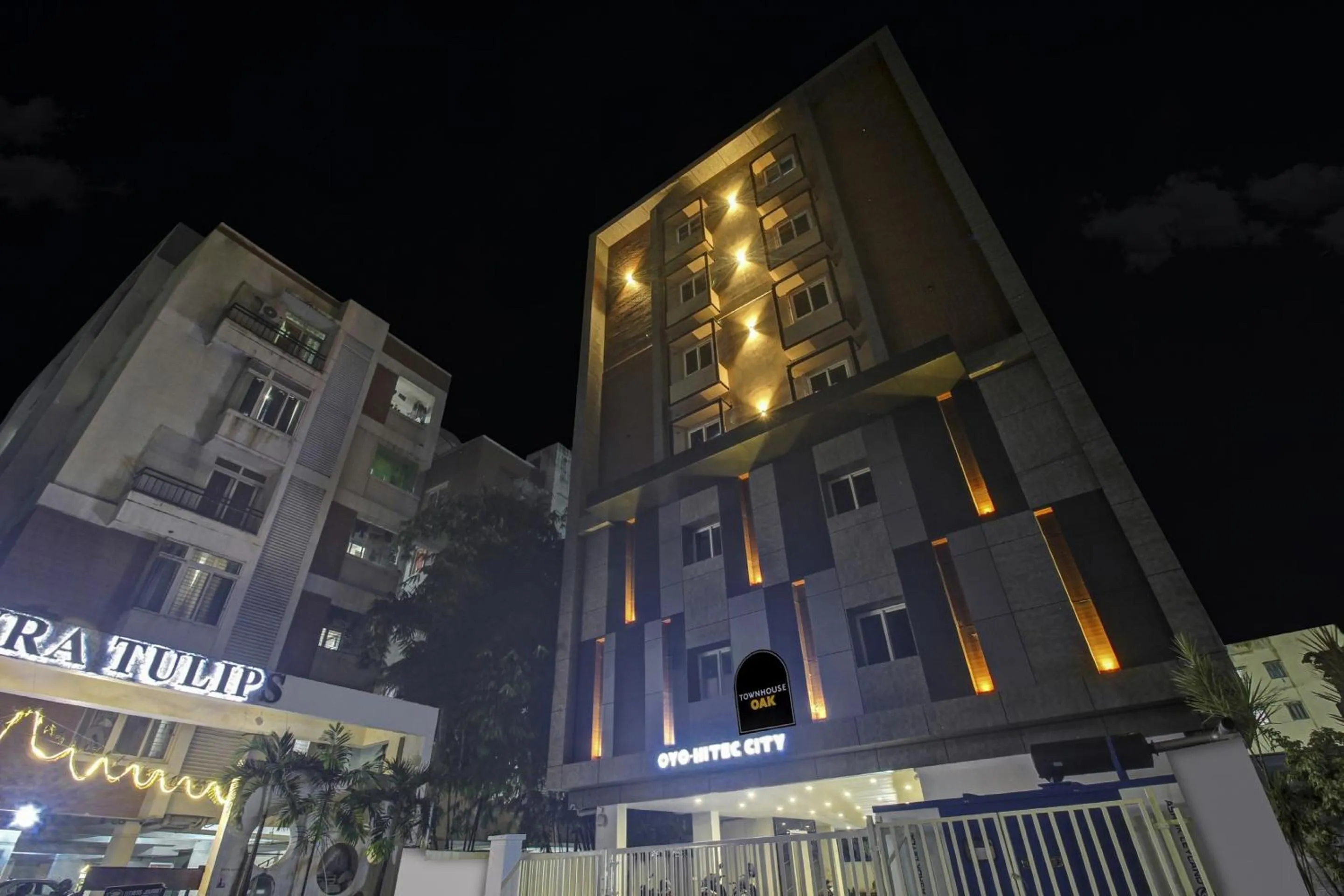 Facade/entrance in Super Townhouse OAK Hitec City Near Image Hospital
