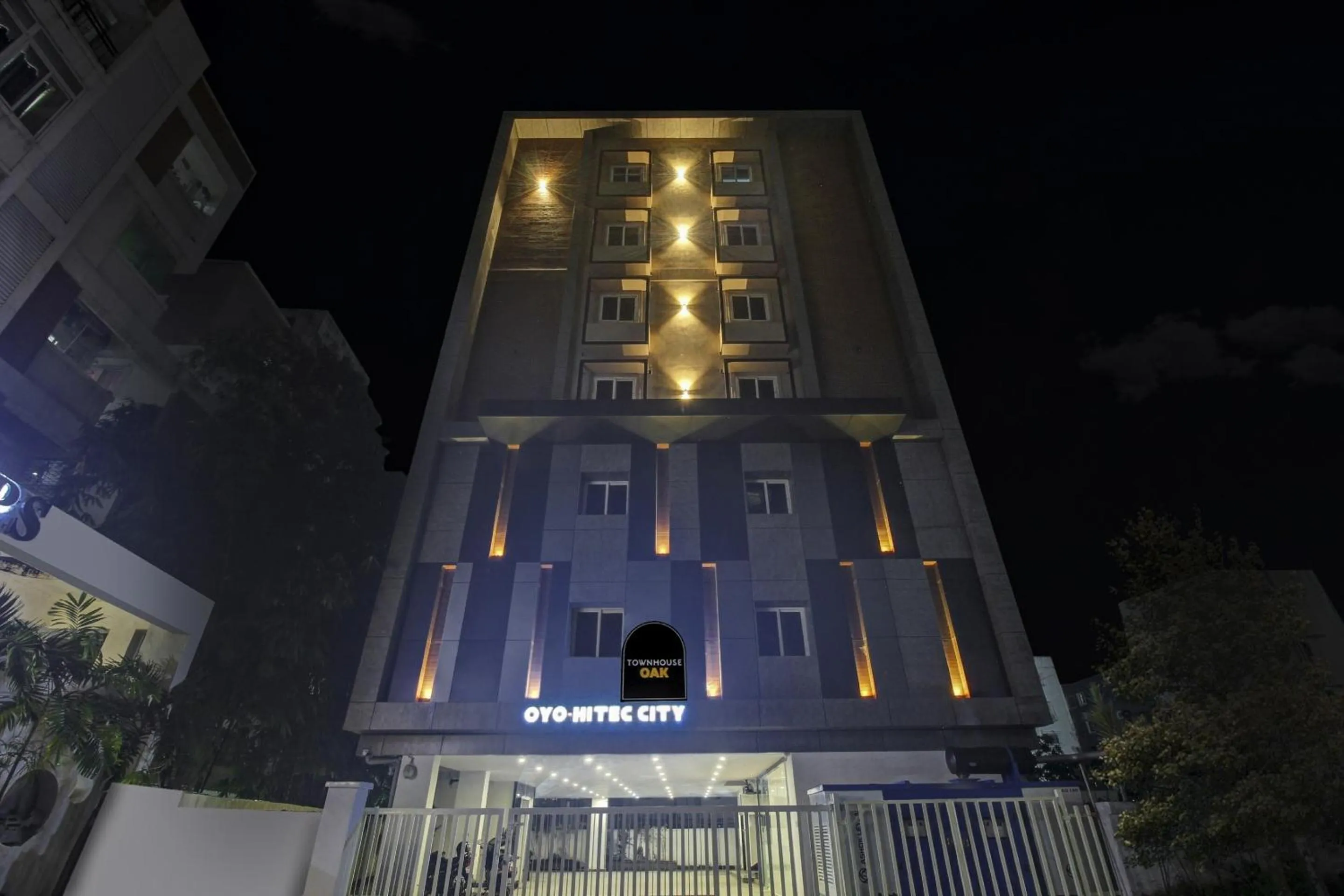 Facade/entrance in Super Townhouse OAK Hitec City Near Image Hospital