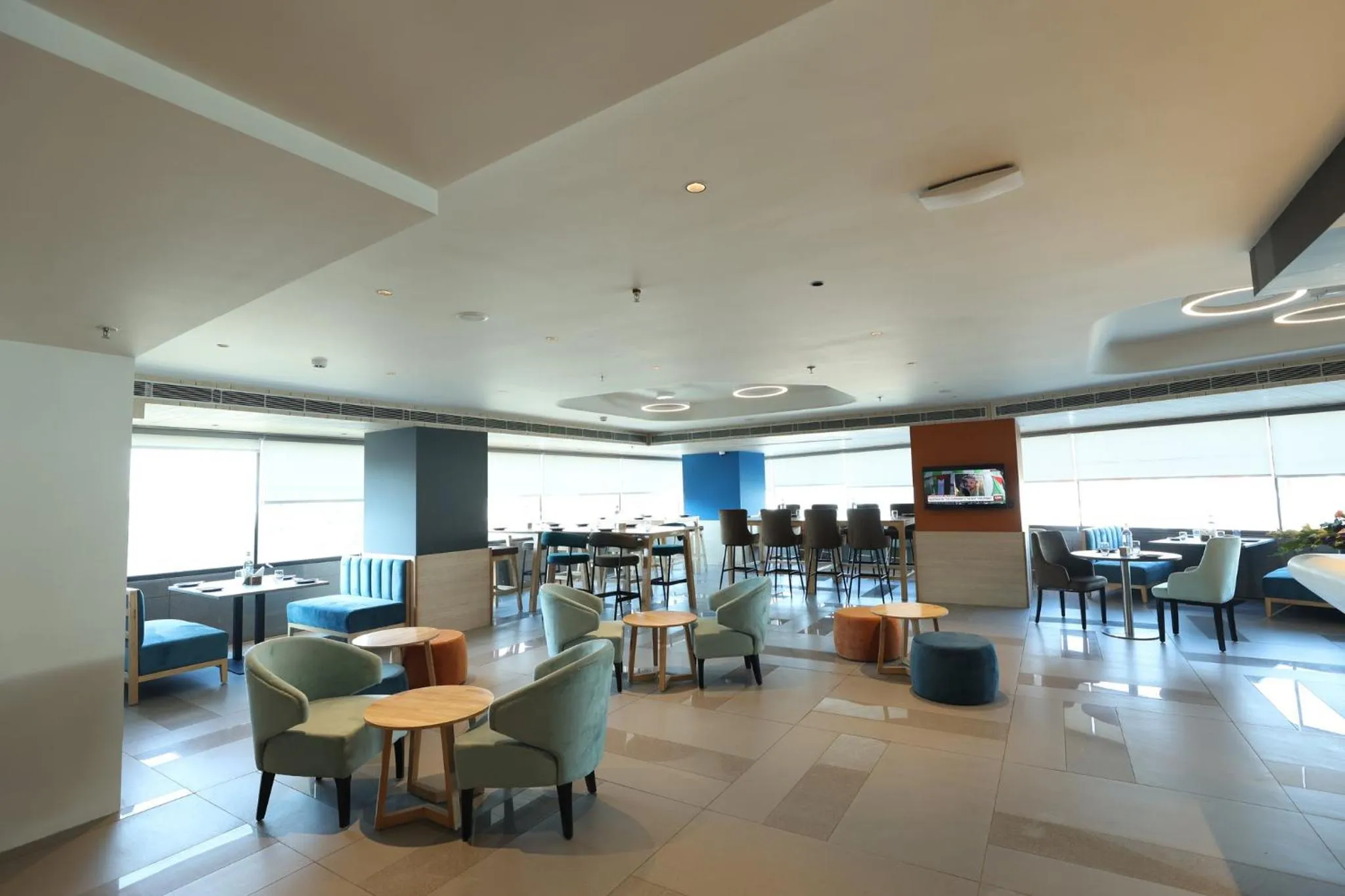 Restaurant/places to eat in Holiday Inn Express & Suites Jaipur Gopalpura by IHG