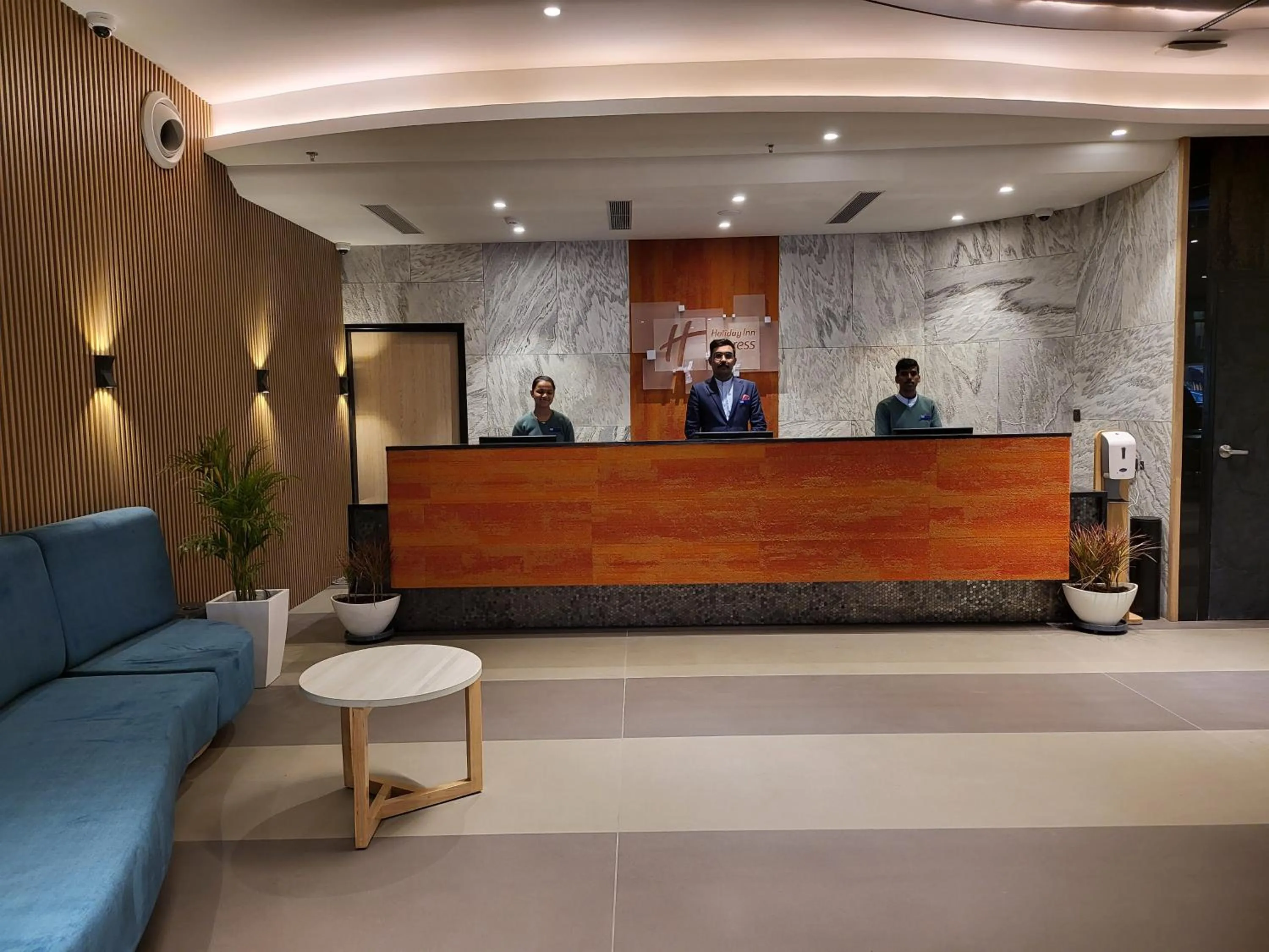 Lobby or reception in Holiday Inn Express & Suites Jaipur Gopalpura by IHG