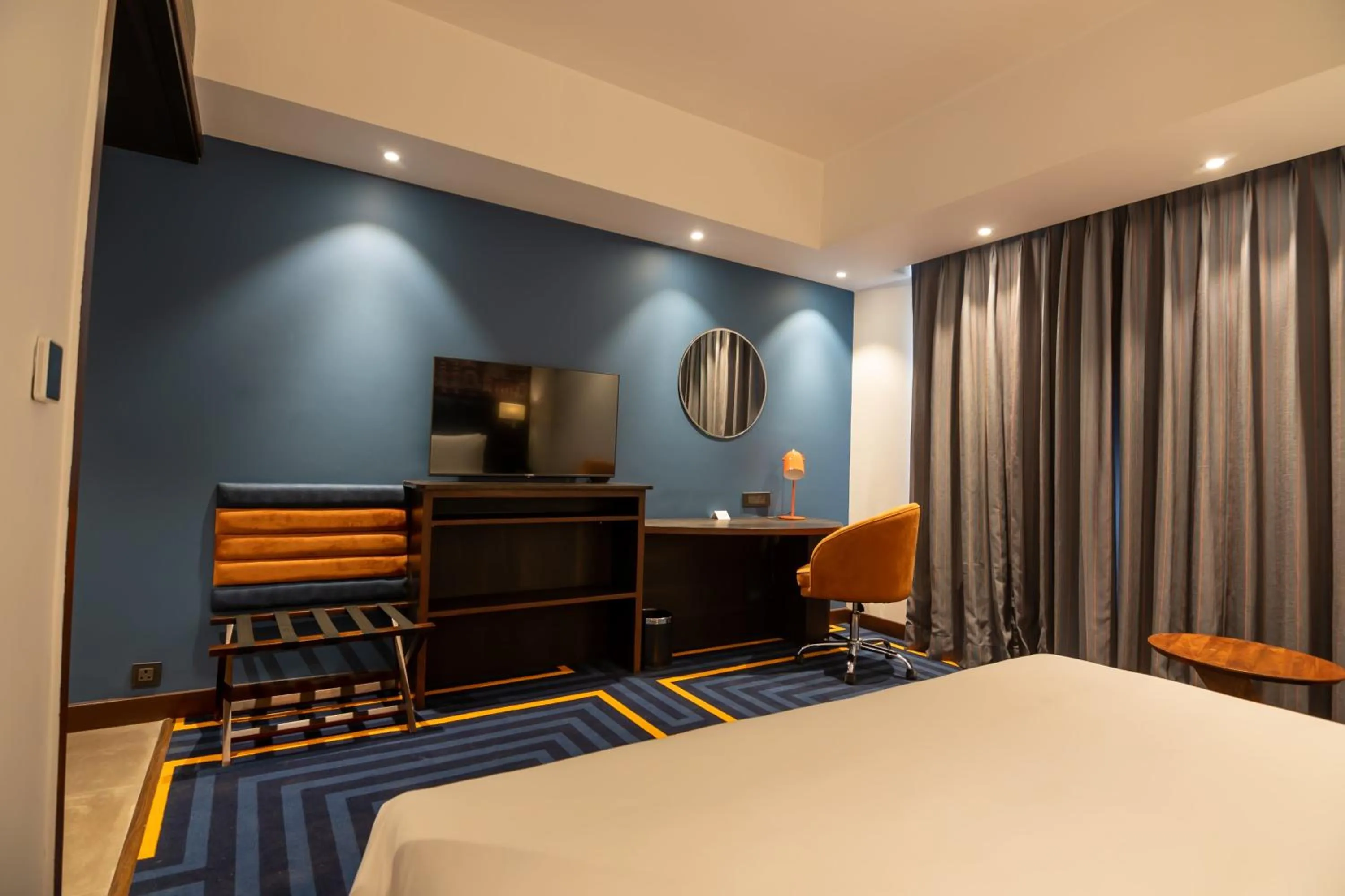 Photo of the whole room, Bed in Holiday Inn Express & Suites Jaipur Gopalpura by IHG