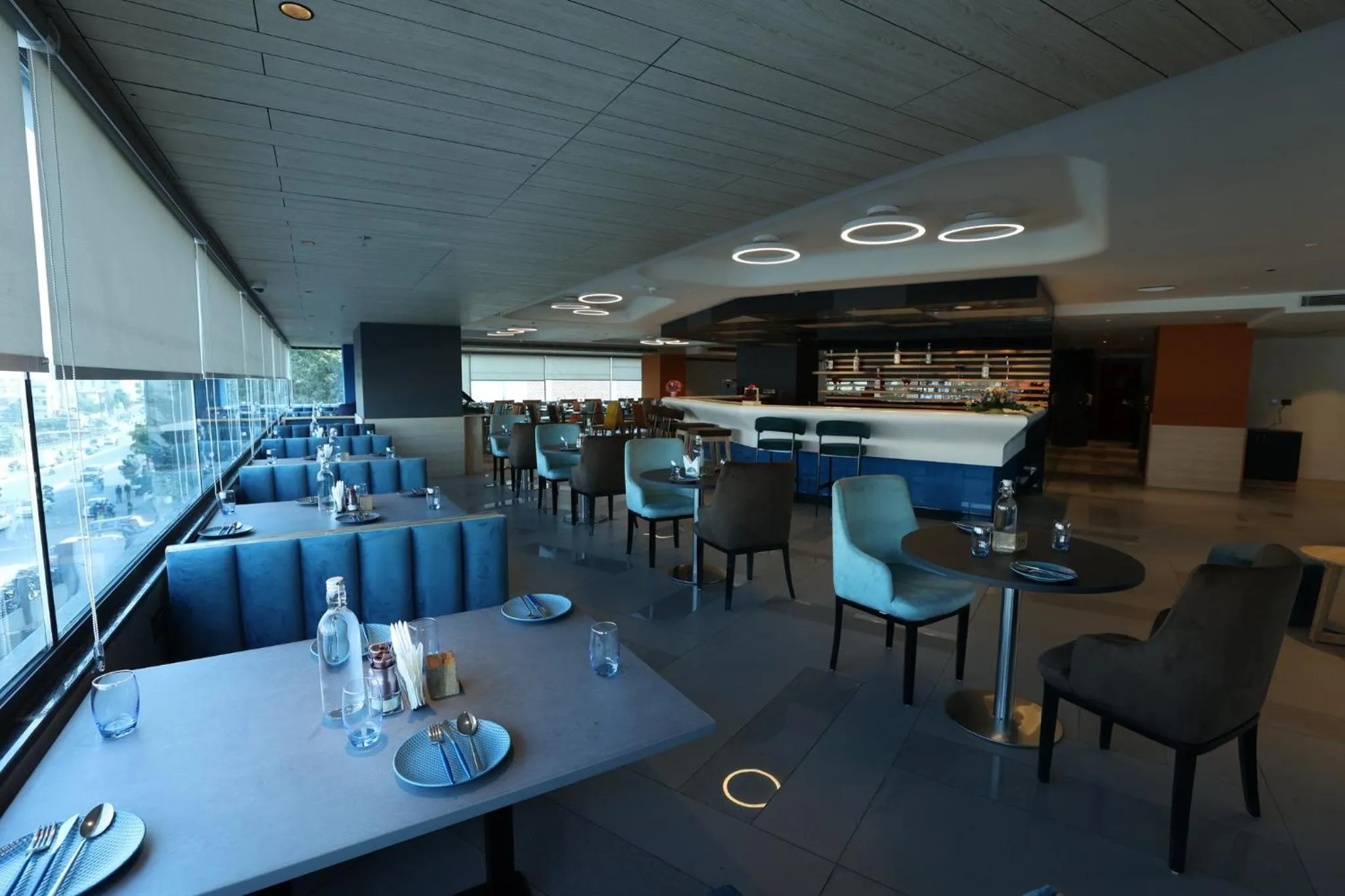 Restaurant/places to eat in Holiday Inn Express & Suites Jaipur Gopalpura by IHG