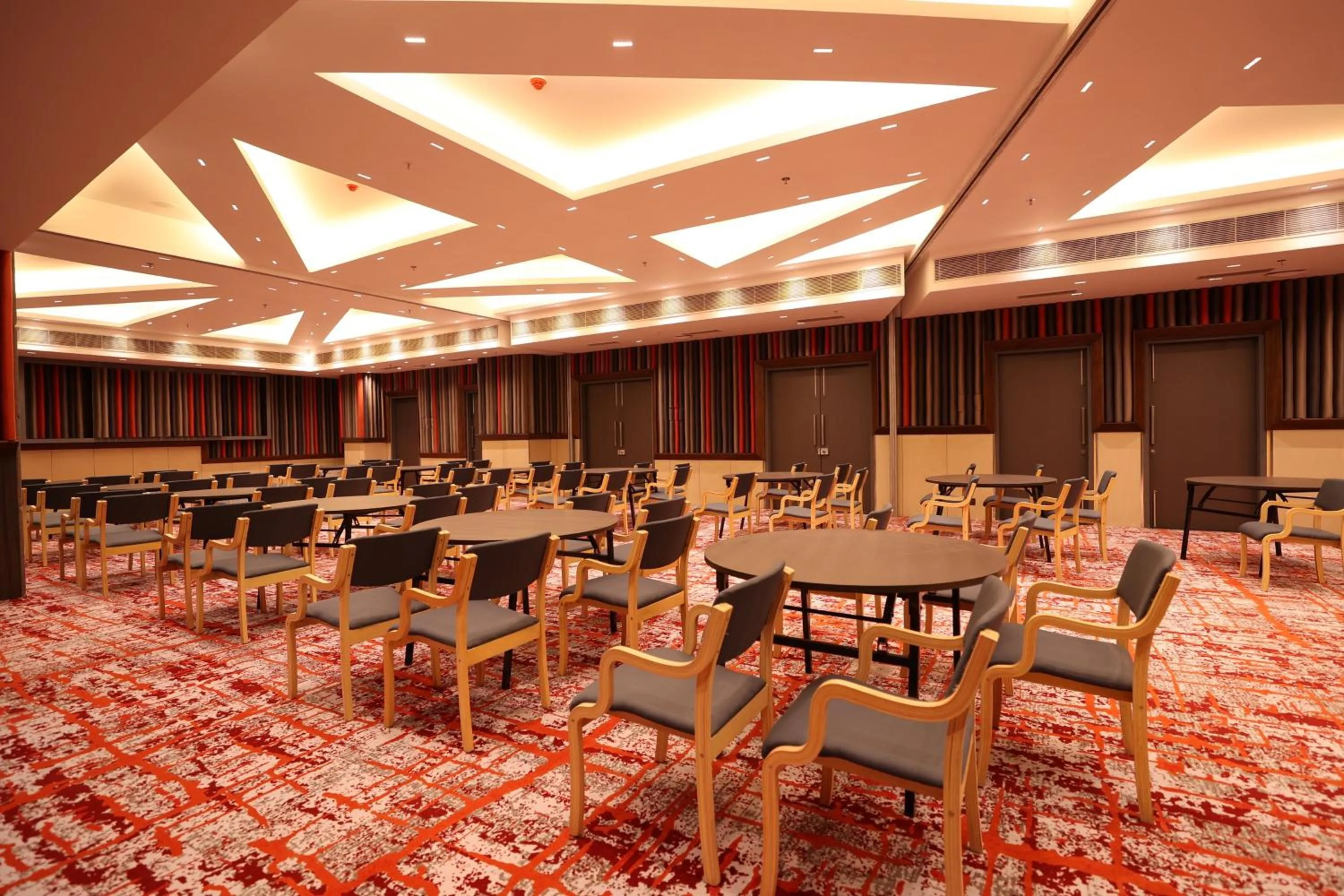 Meeting/conference room in Holiday Inn Express & Suites Jaipur Gopalpura by IHG