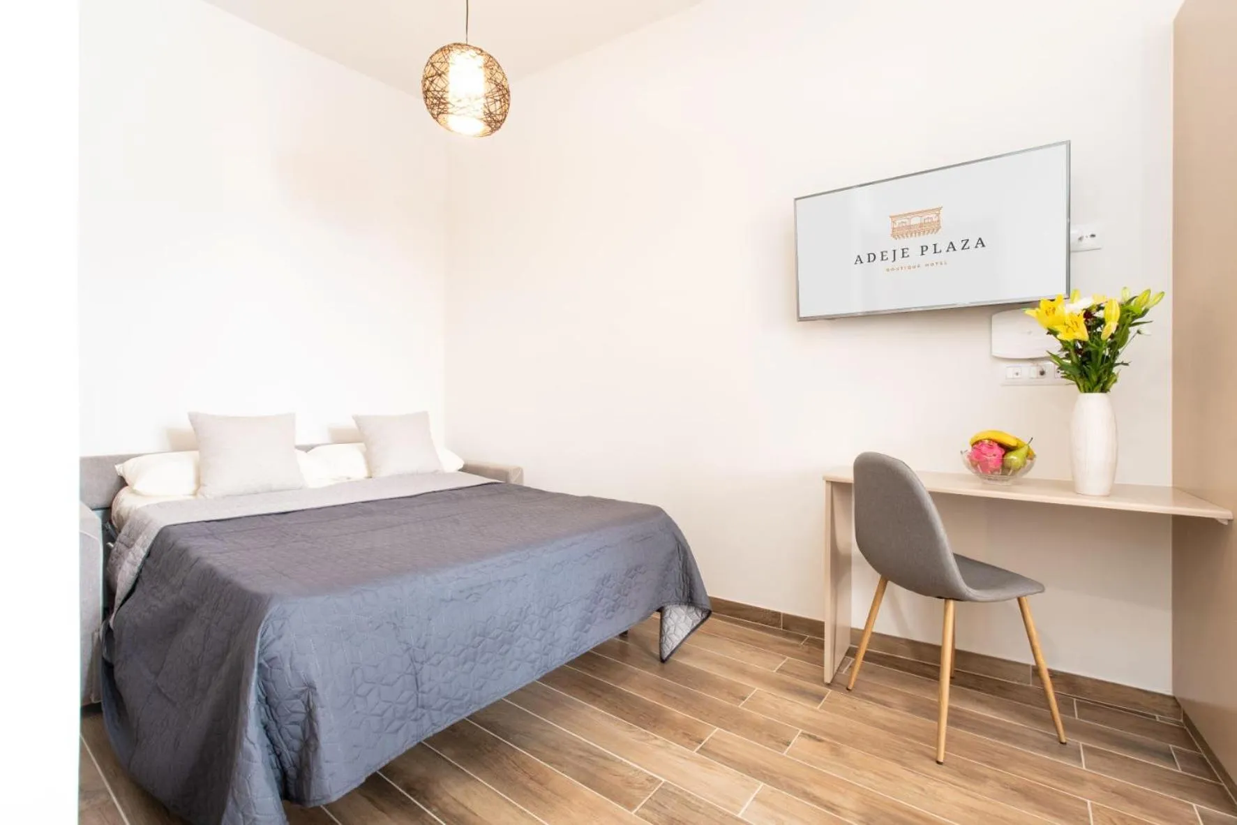 hair dresser, Bed in Suncanarias Hotel Adeje Plaza