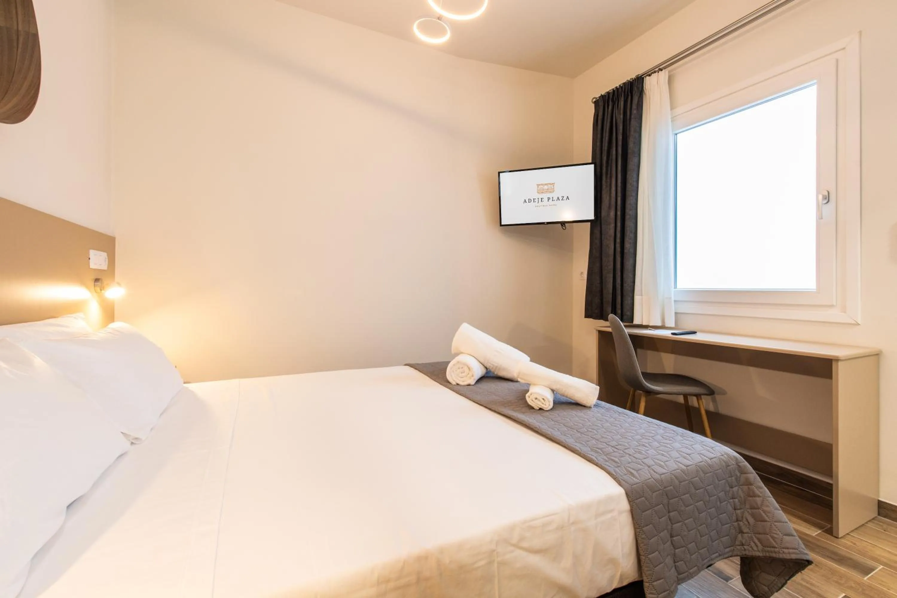 Bedroom, Bed in Suncanarias Hotel Adeje Plaza