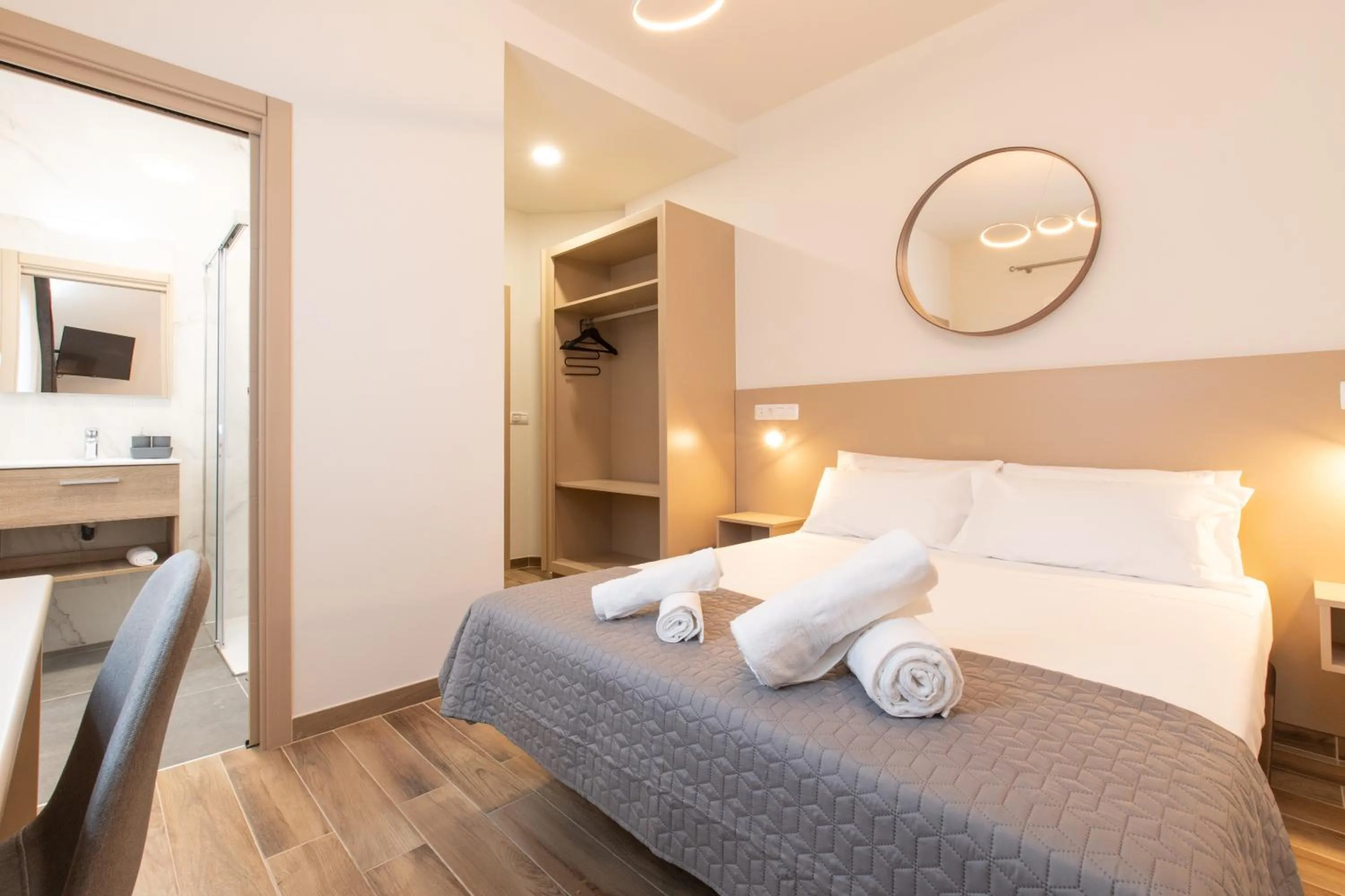 Photo of the whole room, Bed in Suncanarias Hotel Adeje Plaza