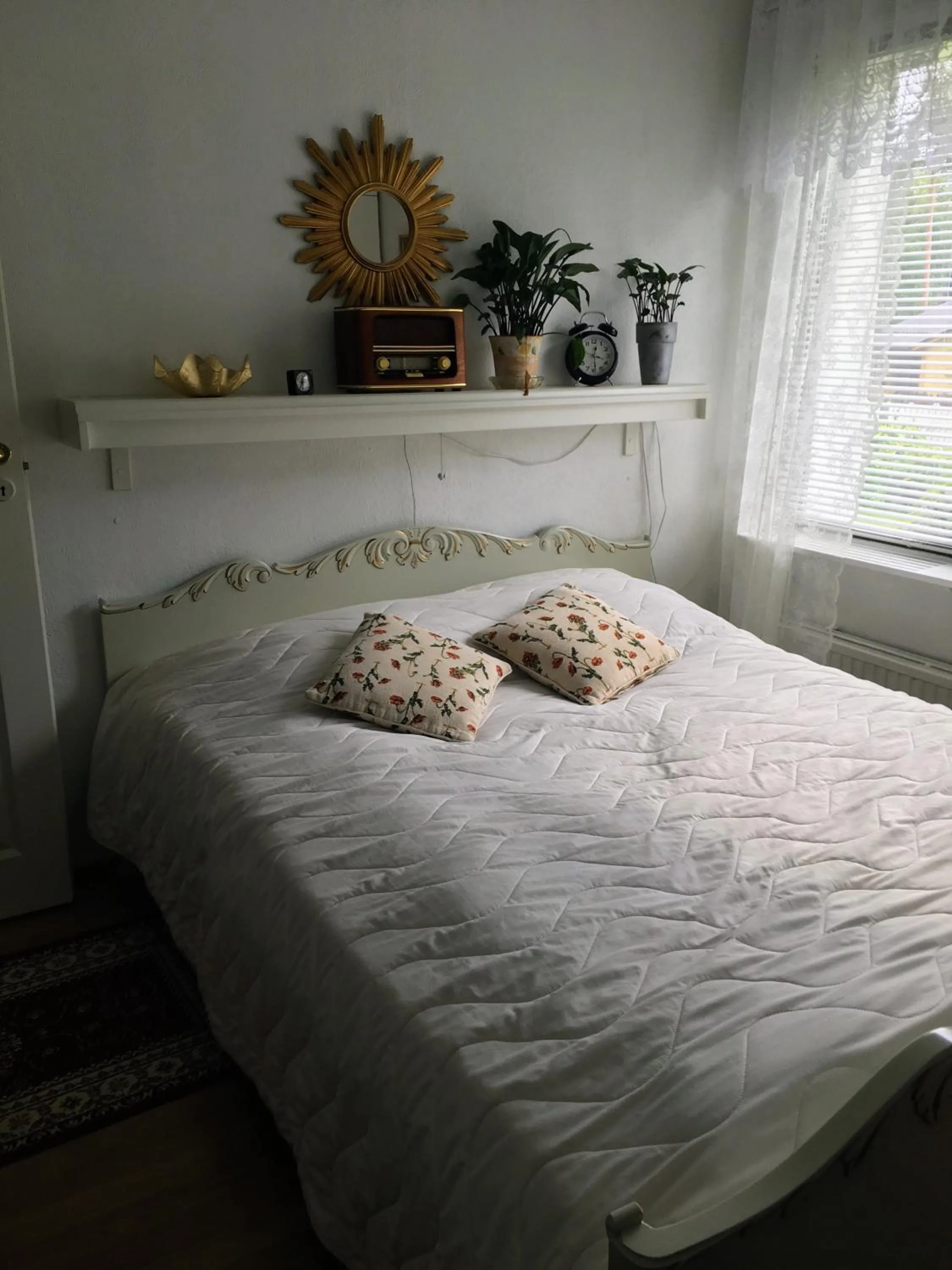 Bed in Aurora- Center 2