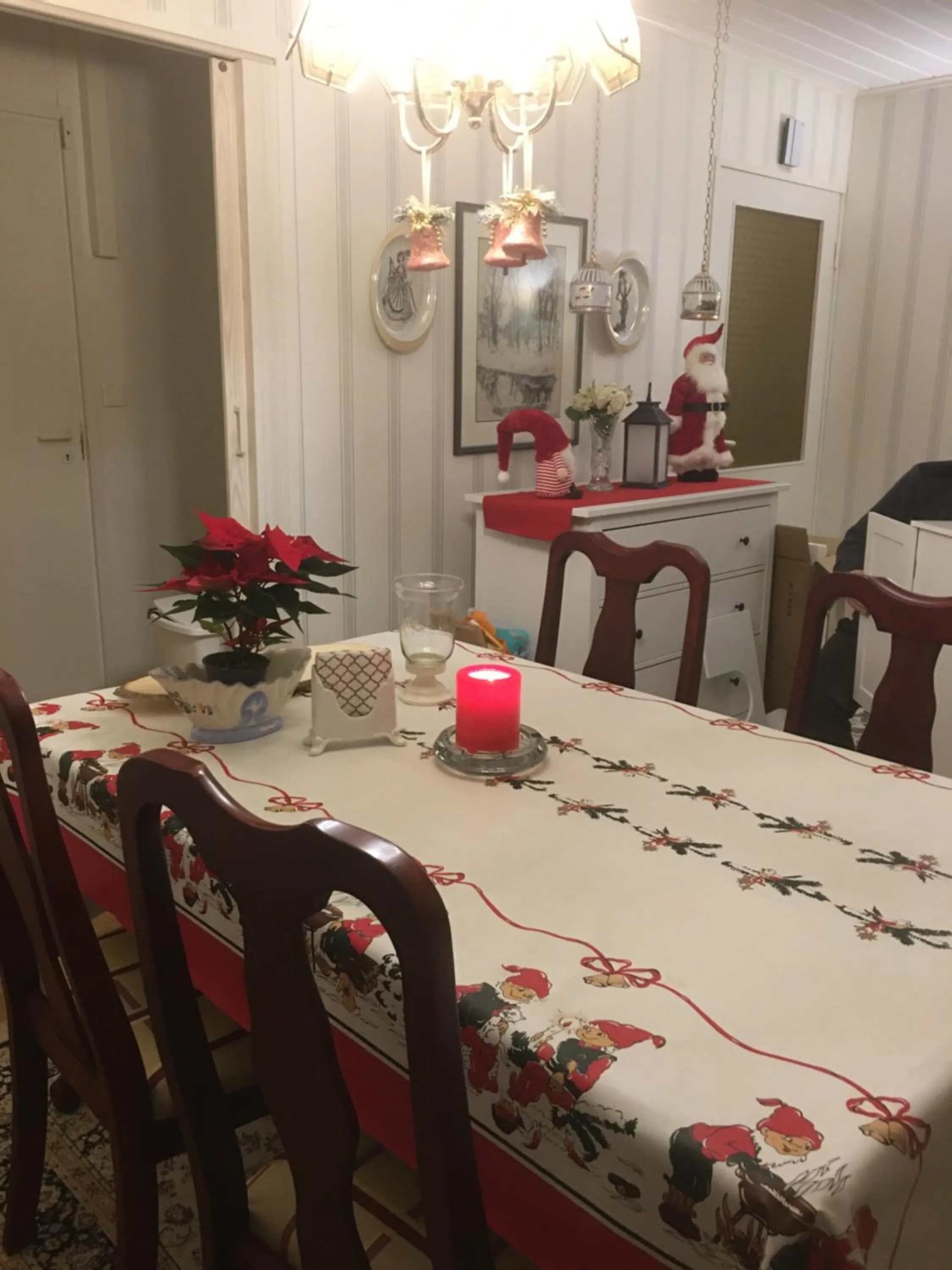 Dining area in Aurora- Center 2