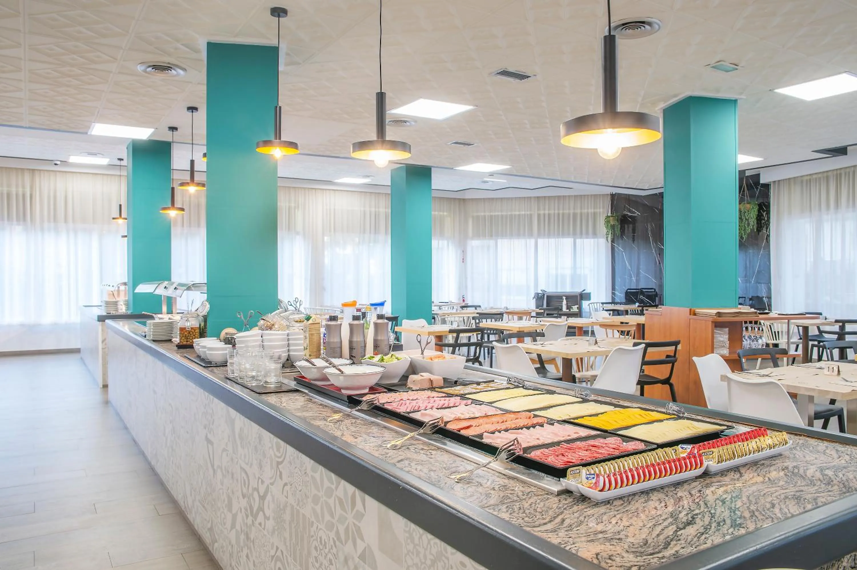 Food and drinks in Hotel Lloret Santa Rosa by Pierre & Vacances