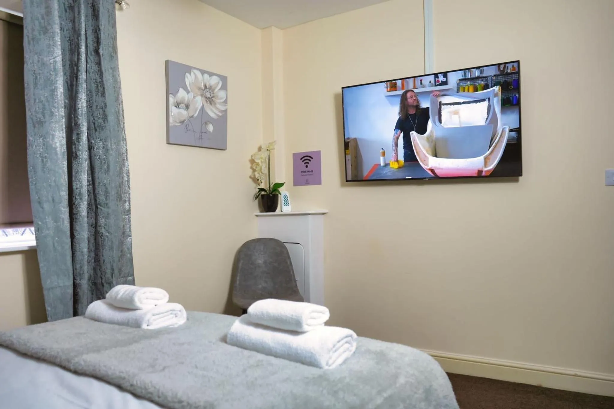Bedroom, Bed in Baxter House