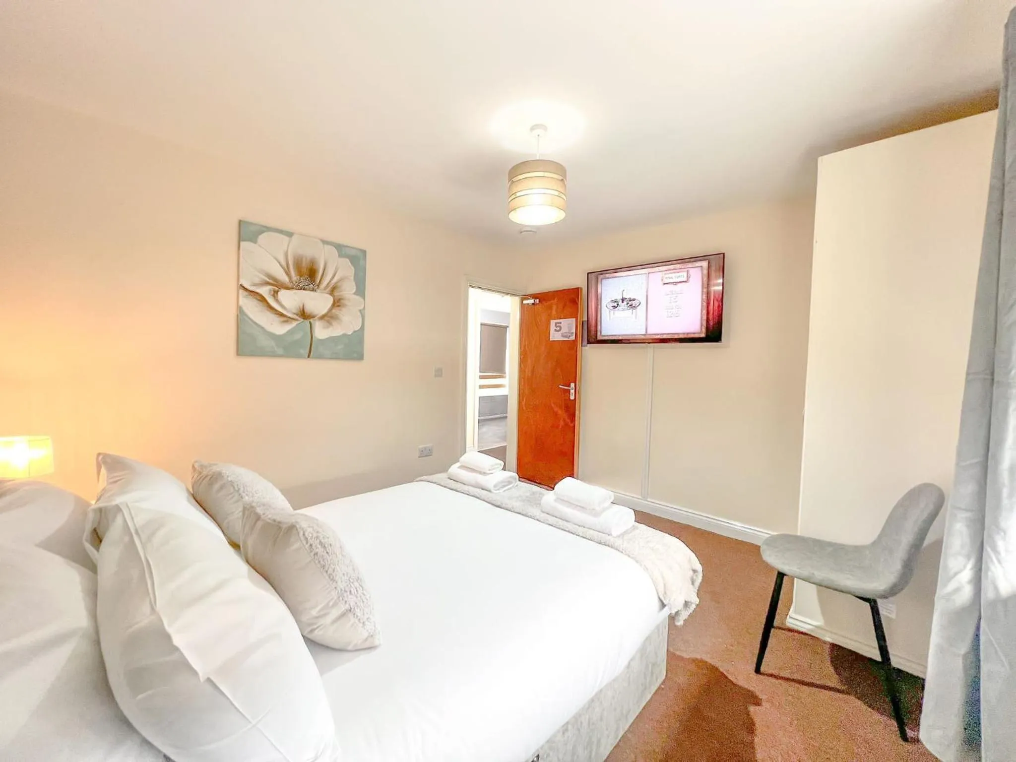 Bedroom, Bed in Baxter House