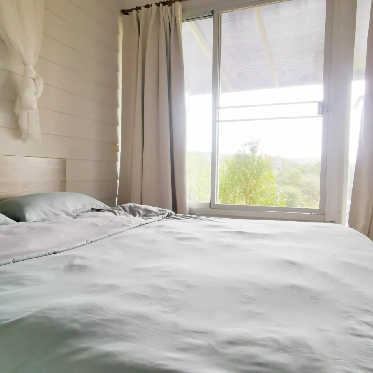 Bed in 153 Mountain View