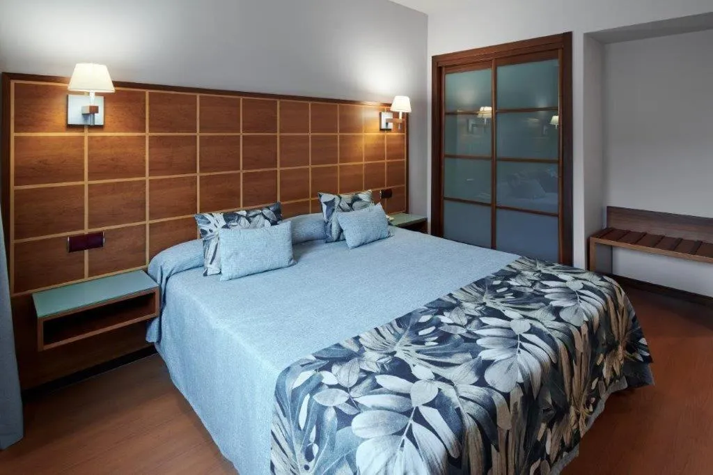 Photo of the whole room, Bed in Ramblas Vendrell