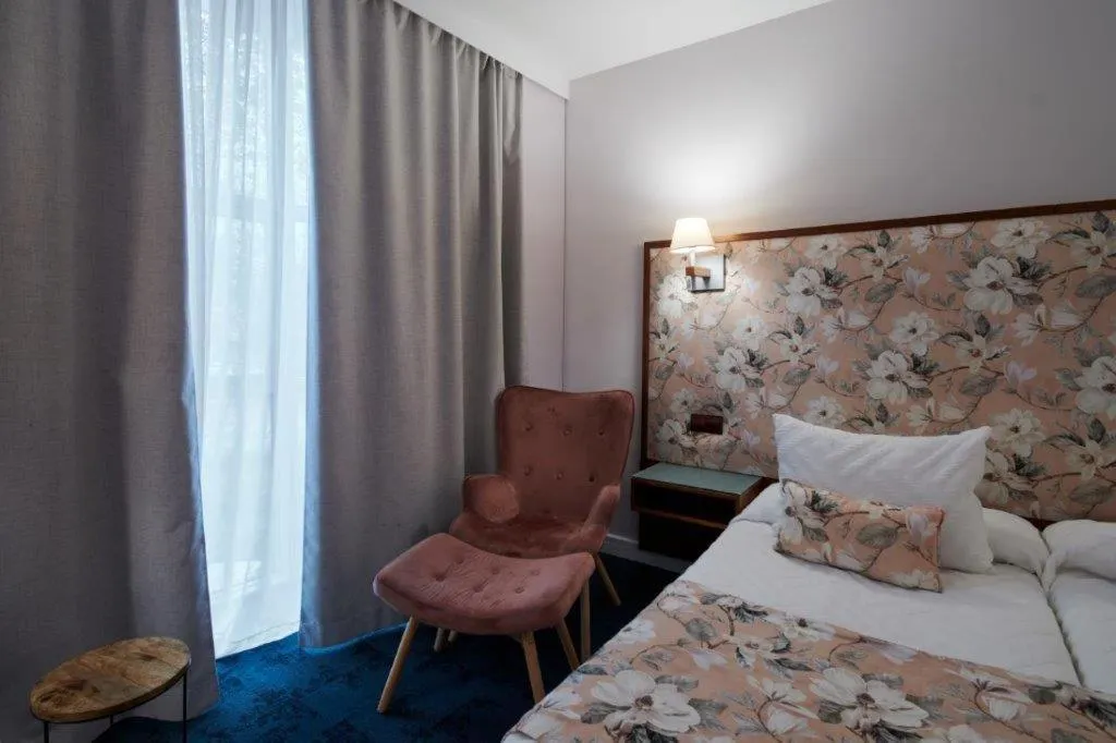 Photo of the whole room, Bed in Ramblas Vendrell