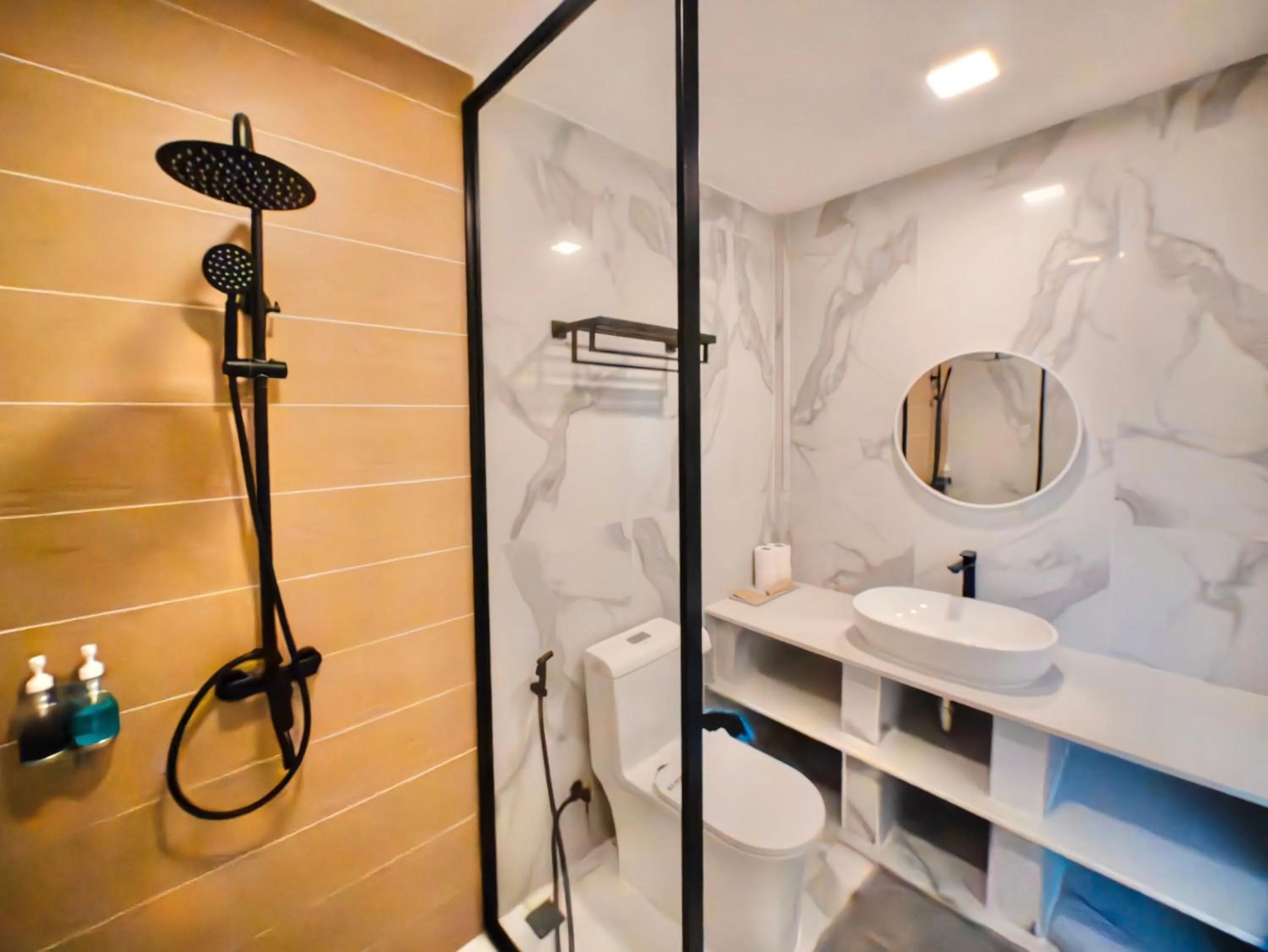 Shower in Ahola Thoddoo, Maldives