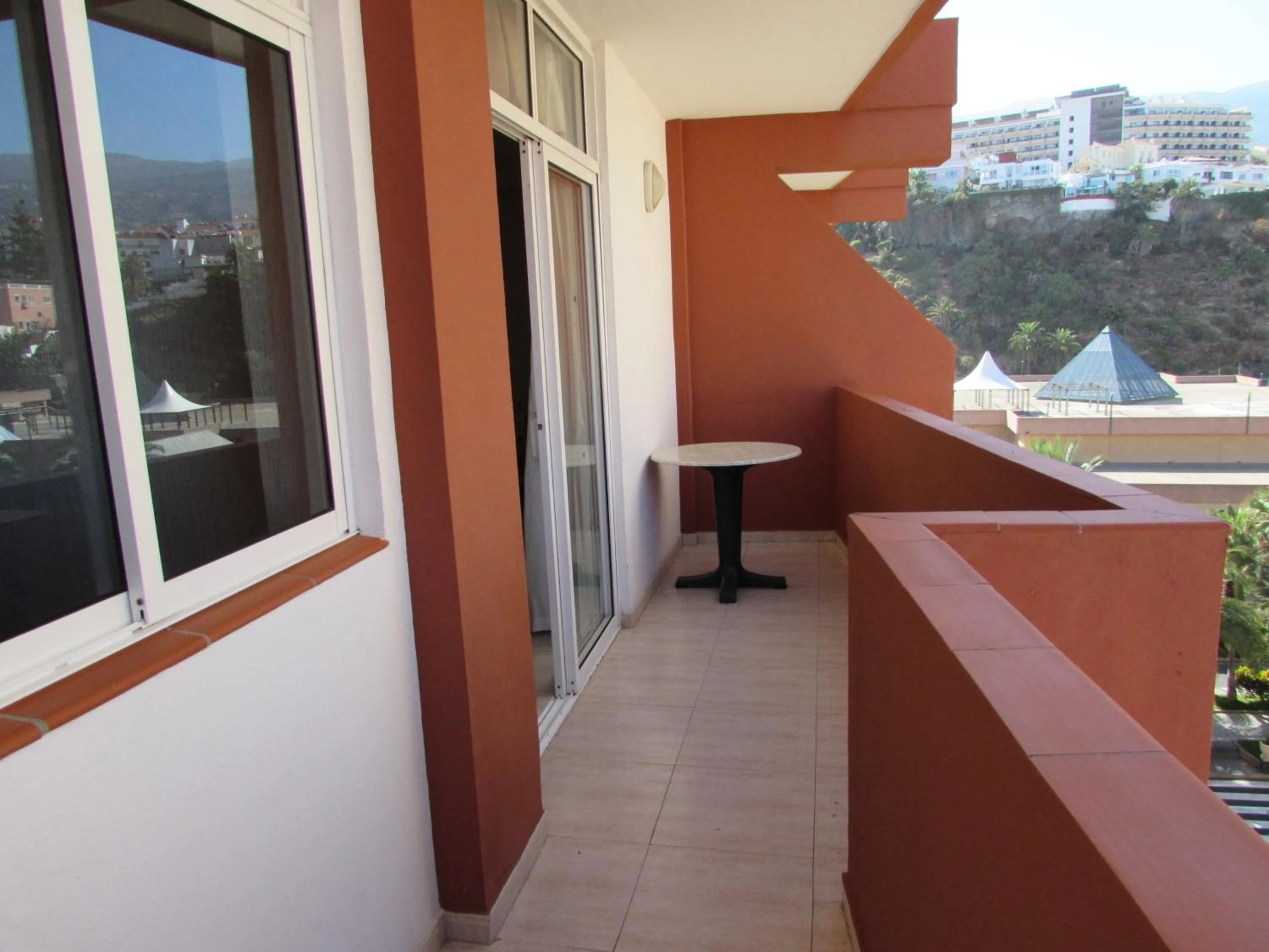 Bedroom, Balcony/Terrace in Apartamentos Alta