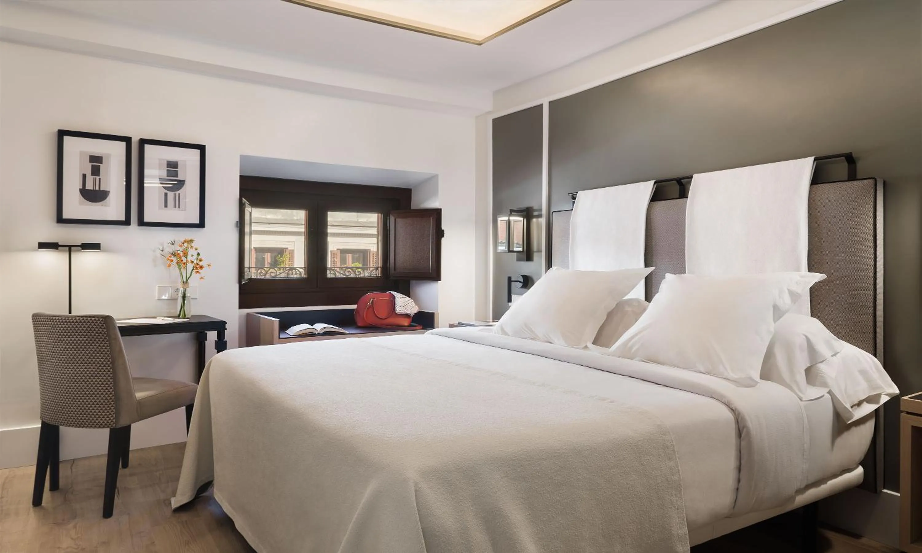 Photo of the whole room, Bed in Francisco I Boutique