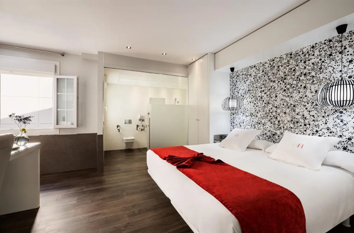 Photo of the whole room, Bed in Francisco I Boutique